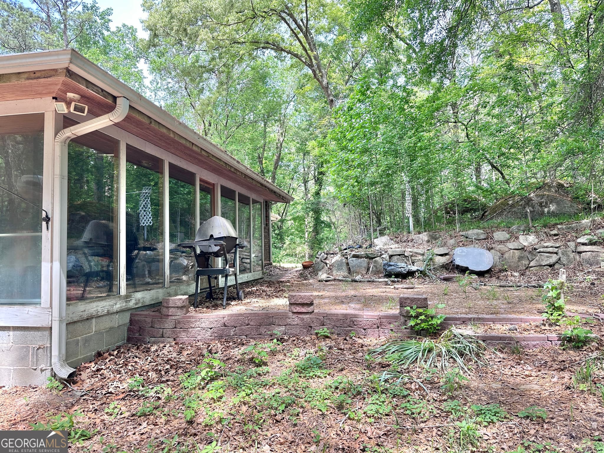 3 bedroom, 1 bathroom, 1,511 sq ft single family residence for sale at 2828 Flat Shoals Road, South Fulton, GA 30349 — photo 4