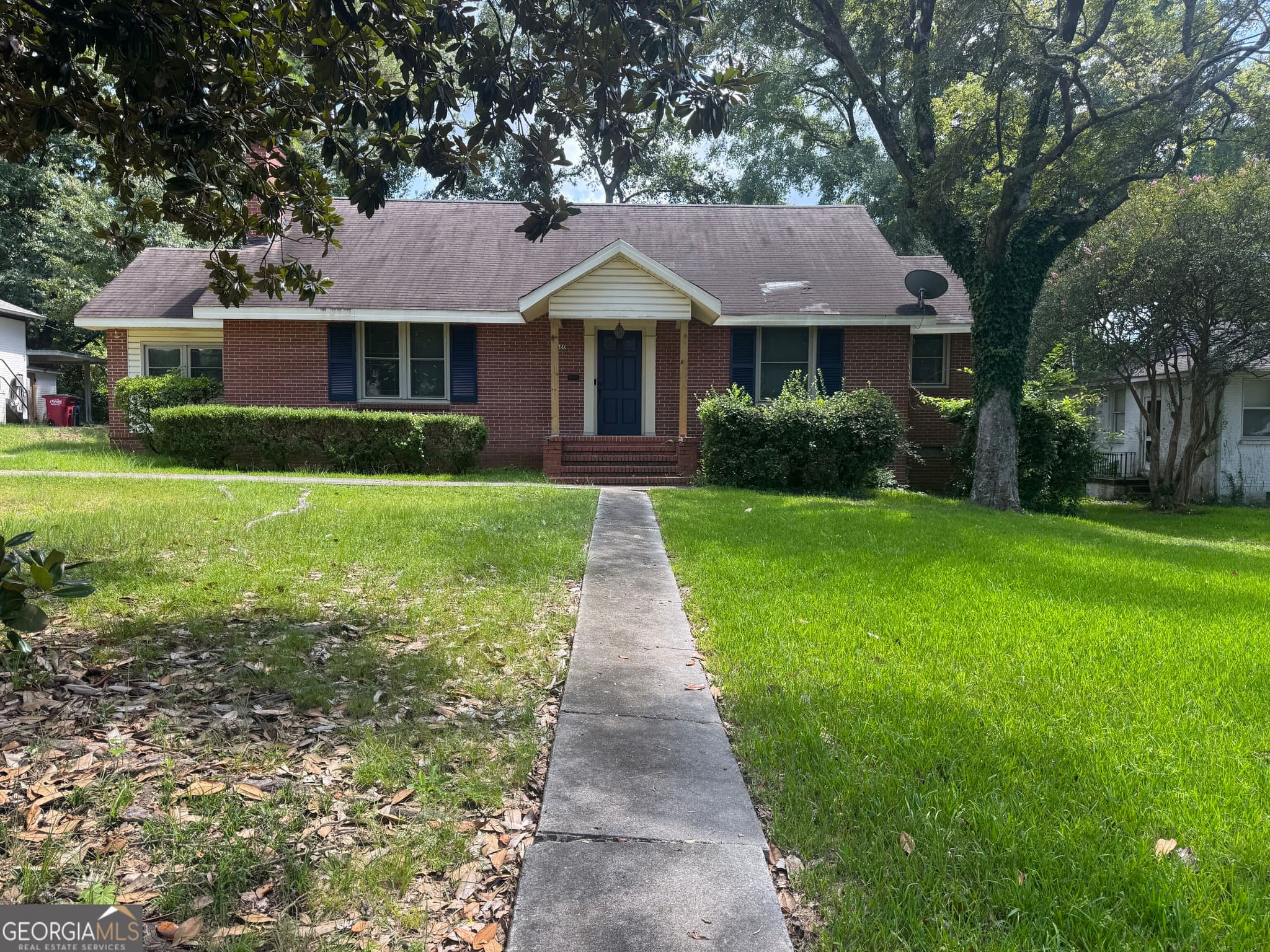5 bedroom, 3 bathroom, 2,252 sq ft single family residence for sale at 2680 Vineville Avenue, Macon, GA 31204 — photo 1 of 11