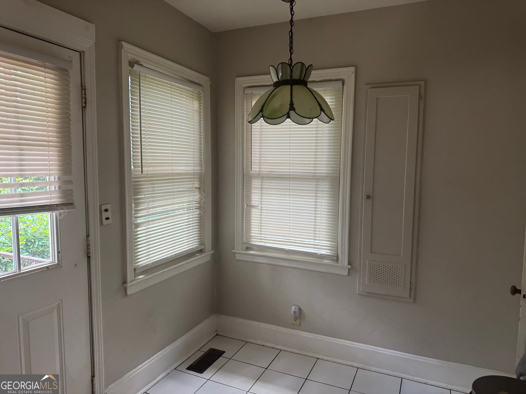 5 bedroom, 3 bathroom, 2,252 sq ft single family residence for sale at 2680 Vineville Avenue, Macon, GA 31204 — photo 5
