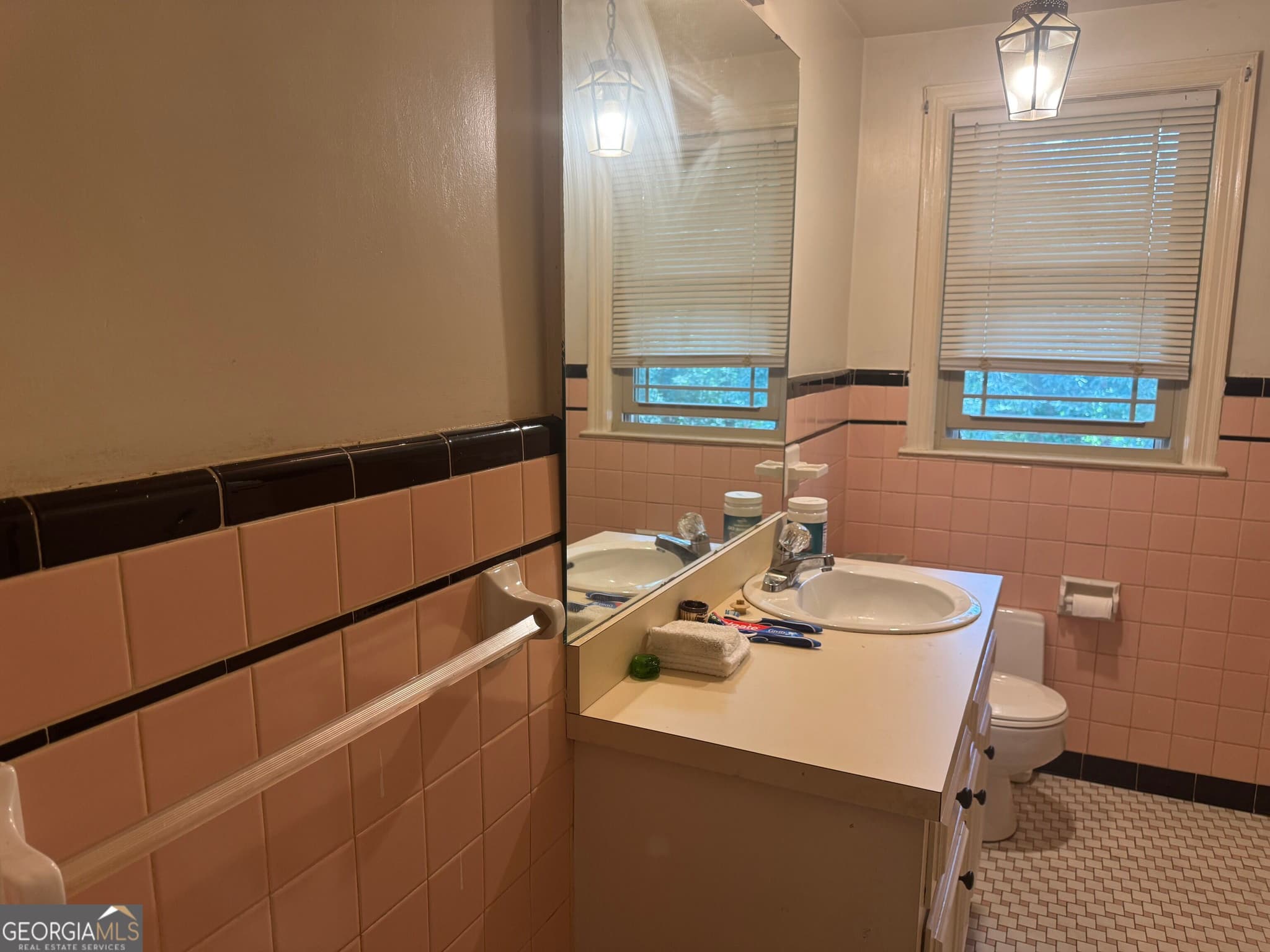 5 bedroom, 3 bathroom, 2,252 sq ft single family residence for sale at 2680 Vineville Avenue, Macon, GA 31204 — photo 10