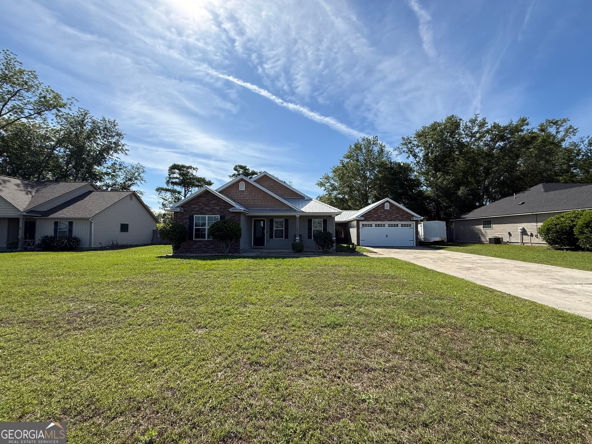 3 bedroom, 2 bathroom, 1,430 sq ft single family residence under contract at 4878 Stonewall Circle, Valdosta, GA 31605 — photo 2
