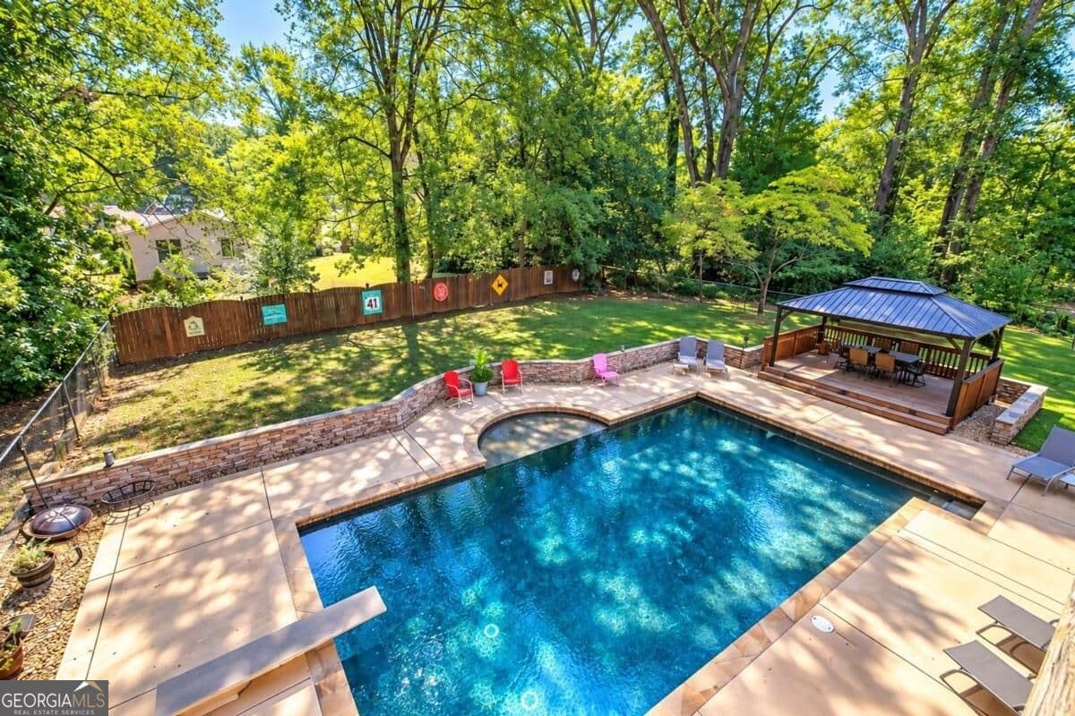 5 bedroom, 4.5 bathroom, 4,041 sq ft single family residence for sale at 622 West Avenue, Cartersville, GA 30120 — photo 2