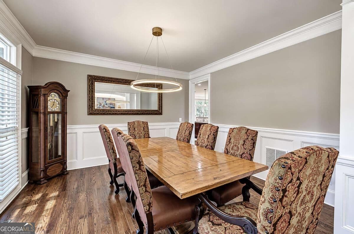 5 bedroom, 4.5 bathroom, 4,041 sq ft single family residence for sale at 622 West Avenue, Cartersville, GA 30120 — photo 8