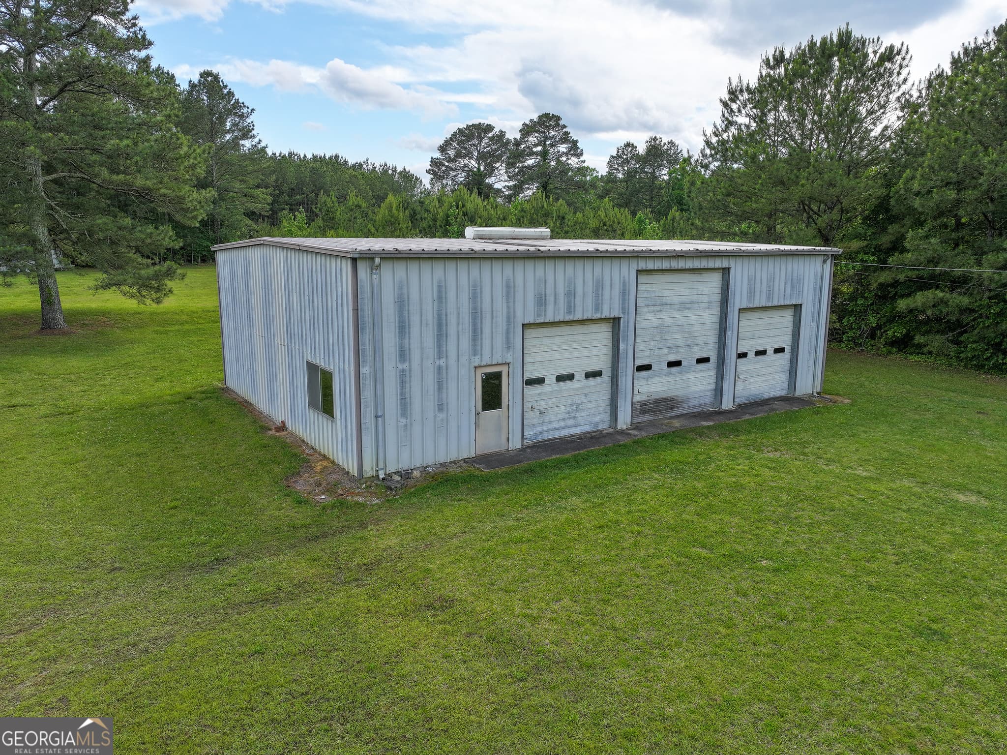 4 bedroom, 2 bathroom, 2,215 sq ft farm for sale at 7517 Blacks Bluff Road, Cave Spring, GA 30124 — photo 5