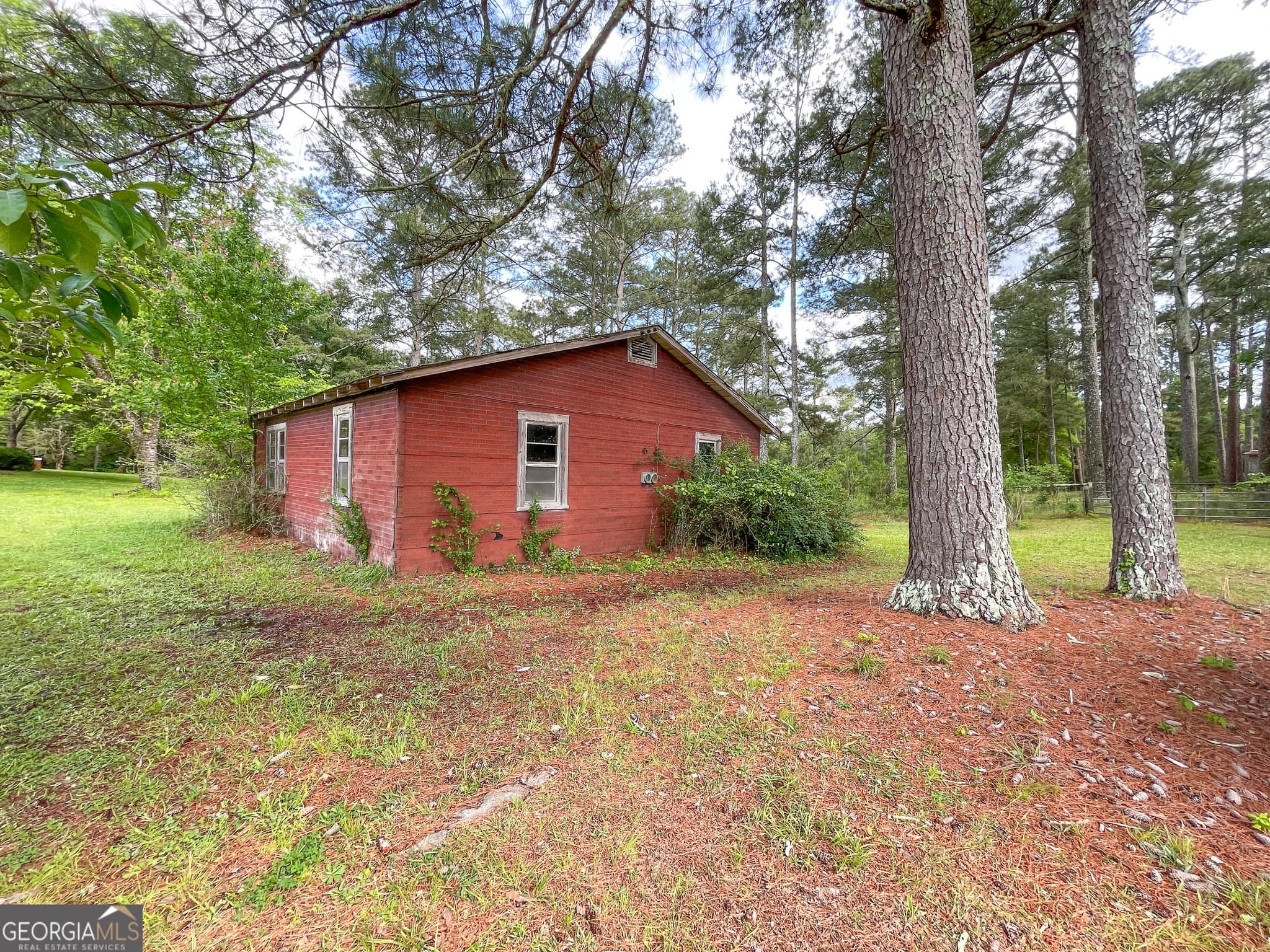 4 bedroom, 2 bathroom, 2,215 sq ft farm for sale at 7517 Blacks Bluff Road, Cave Spring, GA 30124 — photo 9