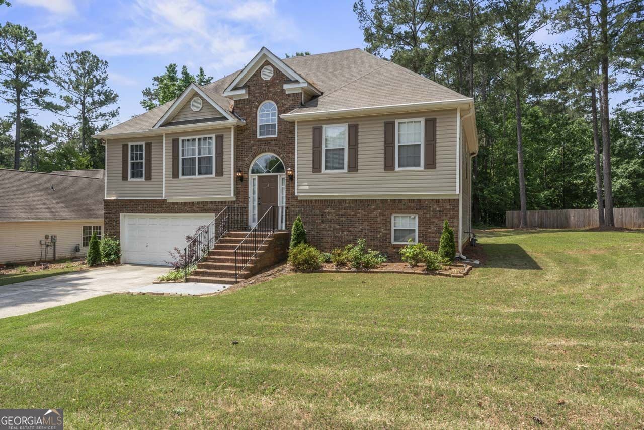 5 bedroom, 3 bathroom, 2,325 sq ft single family residence for sale at 863 Clifton Ridge, Mcdonough, GA 30253 — photo 2