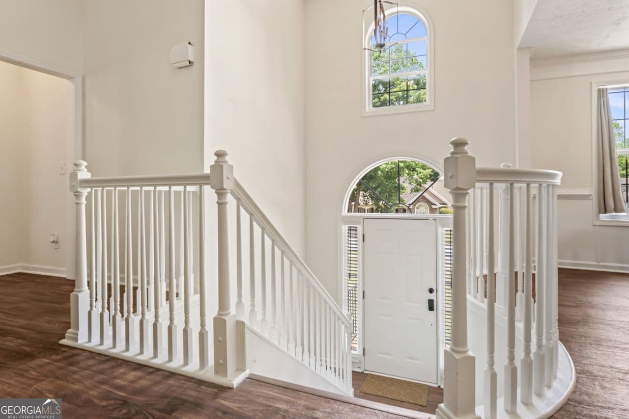 5 bedroom, 3 bathroom, 2,325 sq ft single family residence for sale at 863 Clifton Ridge, Mcdonough, GA 30253 — photo 3