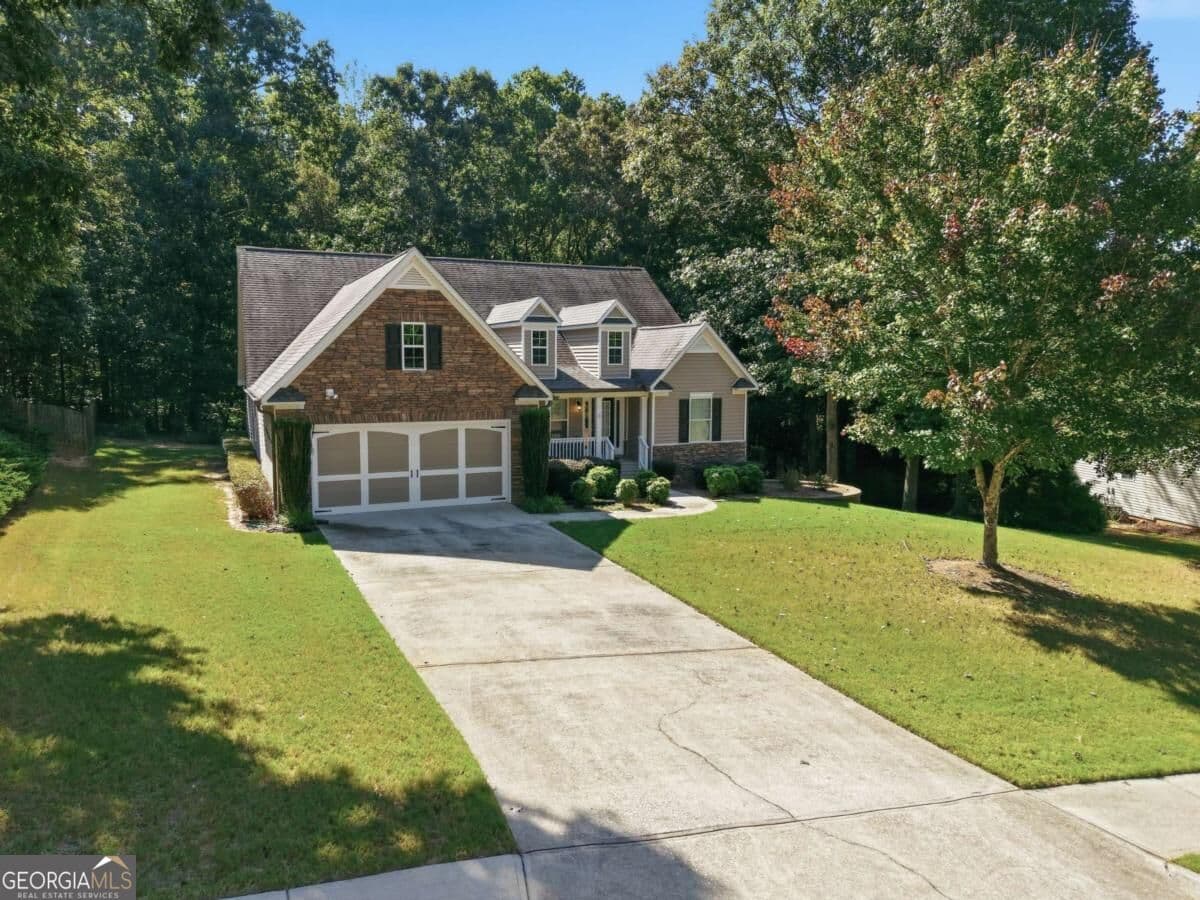 3 bedroom, 2 bathroom, 2,137 sq ft single family residence for sale at 2516 Deep Wood Court, Loganville, GA 30052 — photo 2