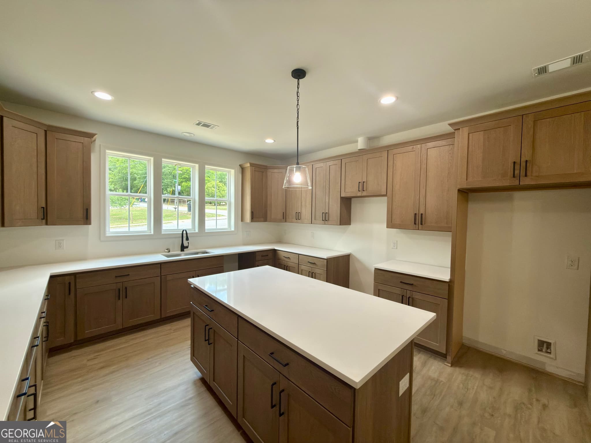 6 bedroom, 6 bathroom, 1,202 sq ft single family residence for rent at 294 Moreland Avenue, Athens, GA 30601 for $4,800 a month — photo 5