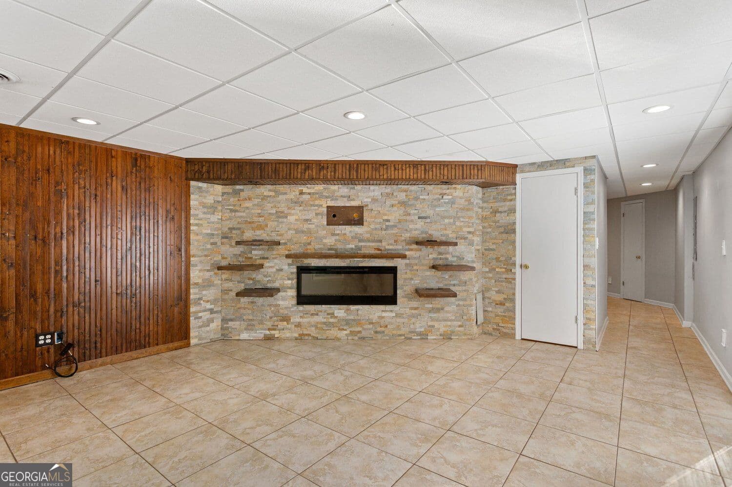 2 bedroom, 3 bathroom, 1,768 sq ft townhouse for sale at 5182 Laurel Bridge Court, Smyrna, GA 30082 — photo 3