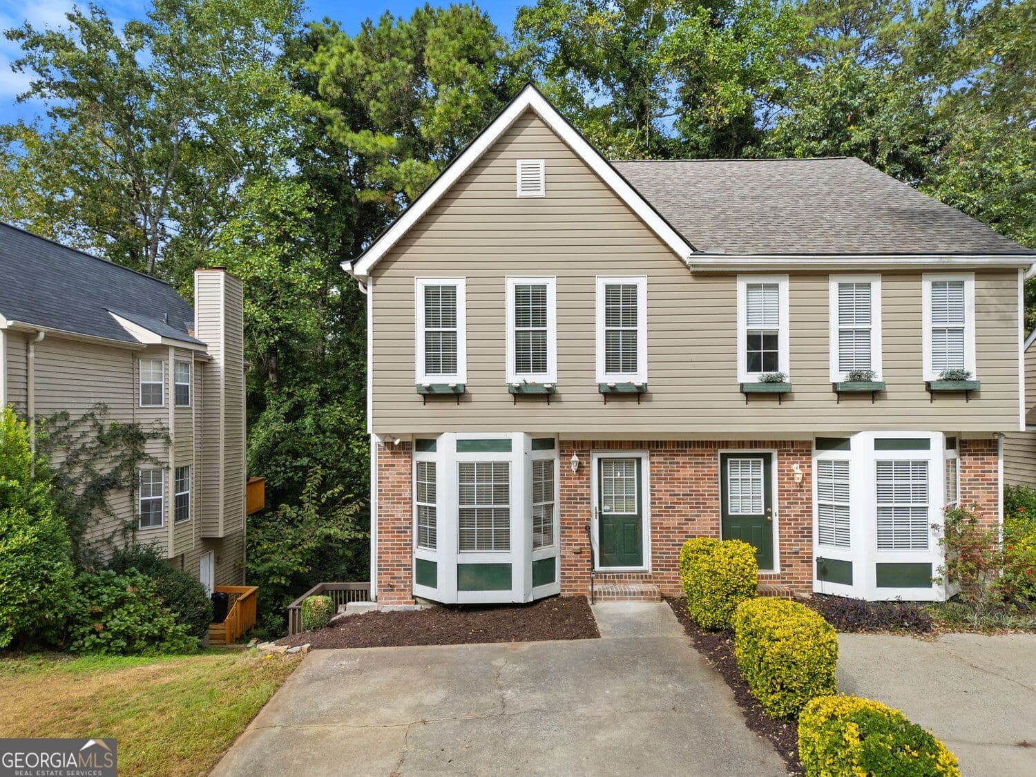 2 bedroom, 3 bathroom, 1,768 sq ft townhouse for sale at 5182 Laurel Bridge Court, Smyrna, GA 30082 — photo 1 of 36