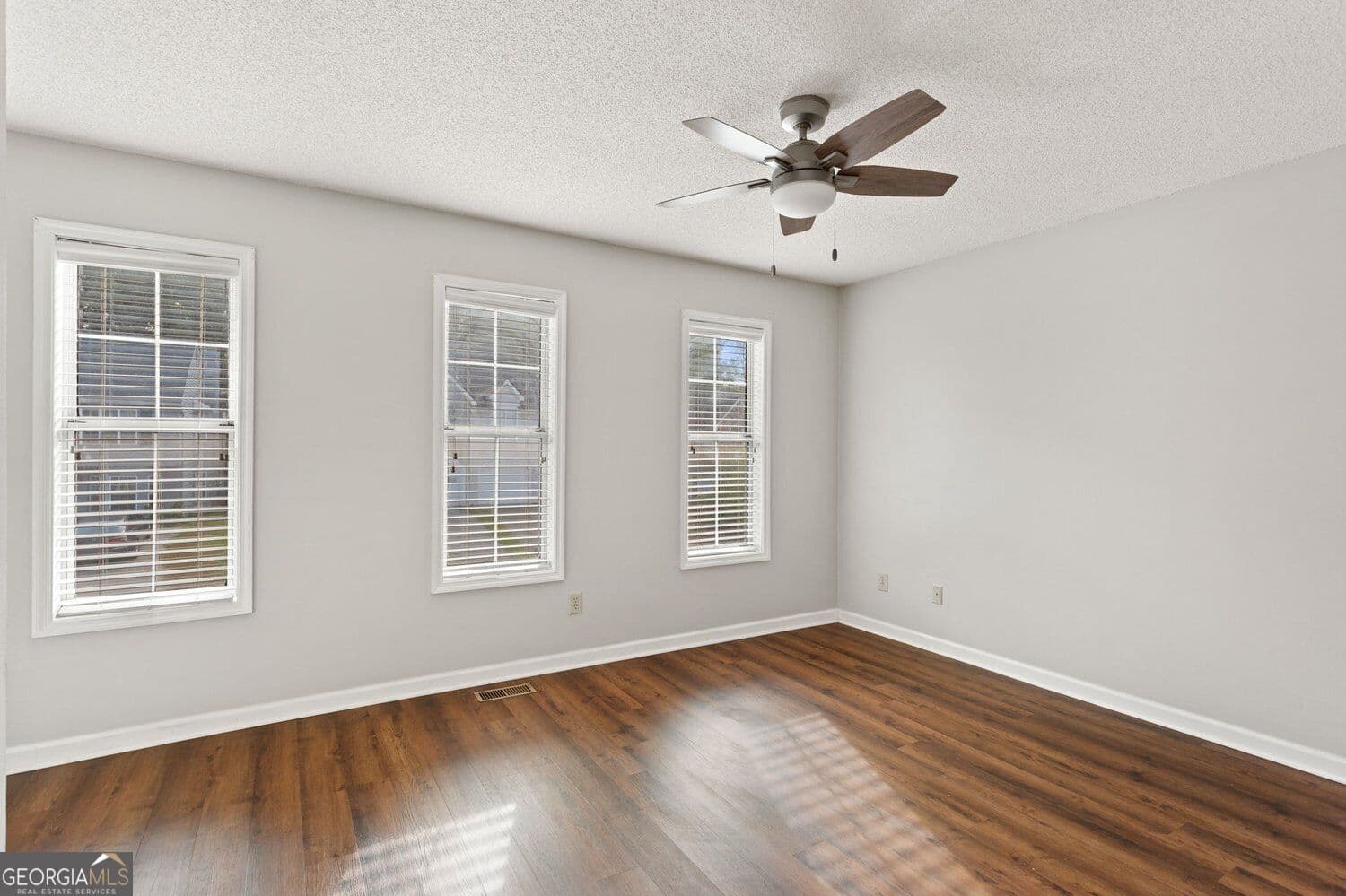 2 bedroom, 3 bathroom, 1,768 sq ft townhouse for sale at 5182 Laurel Bridge Court, Smyrna, GA 30082 — photo 5