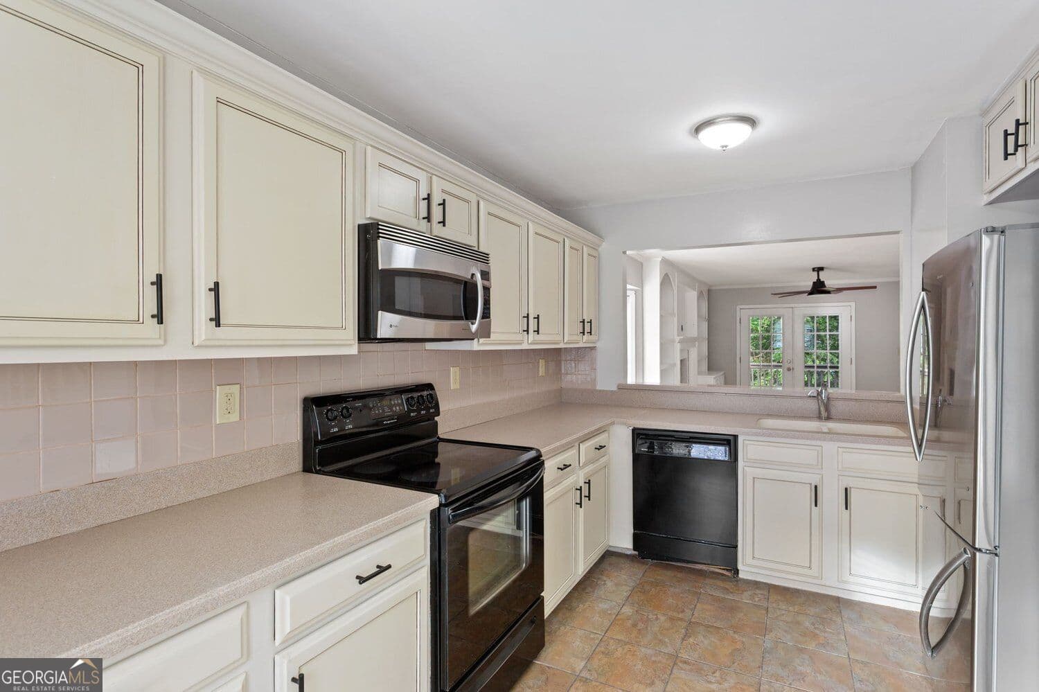 2 bedroom, 3 bathroom, 1,768 sq ft townhouse for sale at 5182 Laurel Bridge Court, Smyrna, GA 30082 — photo 4