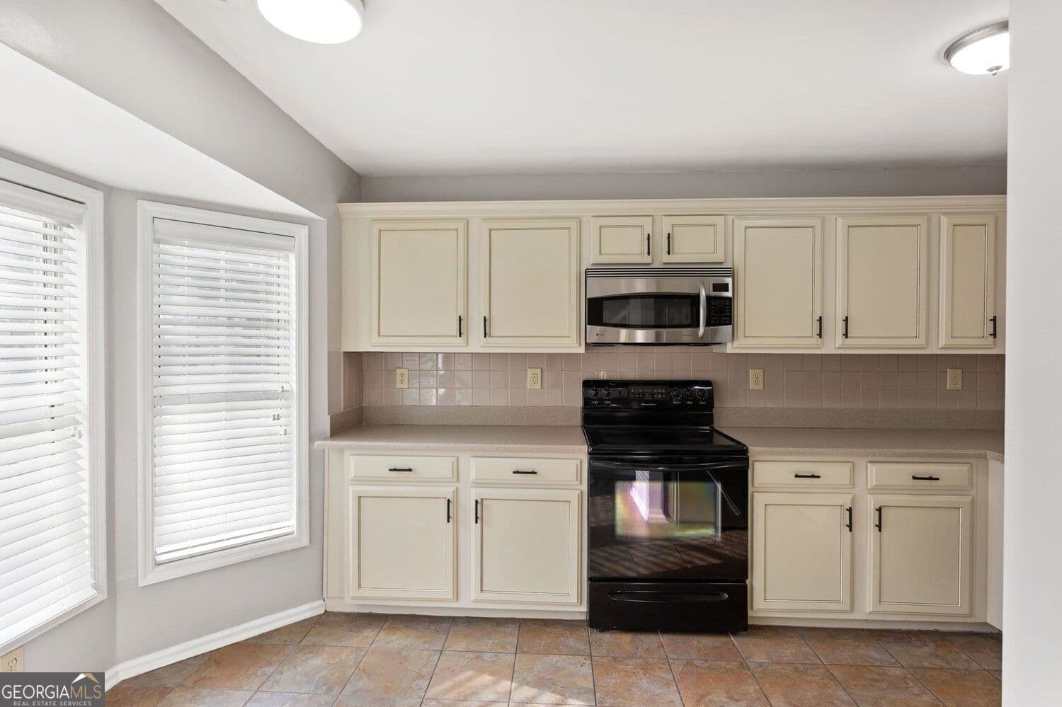 2 bedroom, 3 bathroom, 1,768 sq ft townhouse for sale at 5182 Laurel Bridge Court, Smyrna, GA 30082 — photo 8