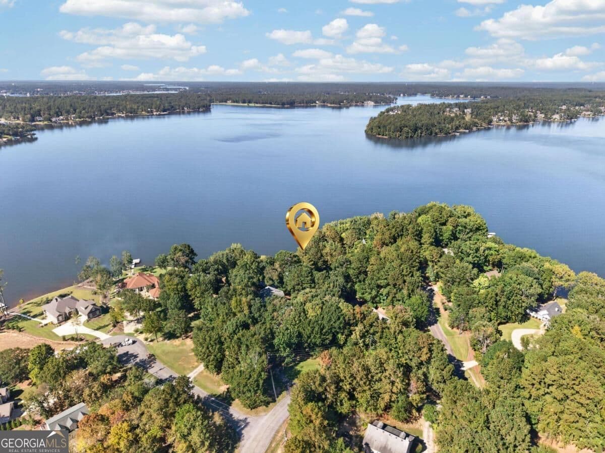 3 bedroom, 2 bathroom, 1,953 sq ft single family residence for sale at 265 E River Bend Drive, Eatonton, GA 31024 — photo 2