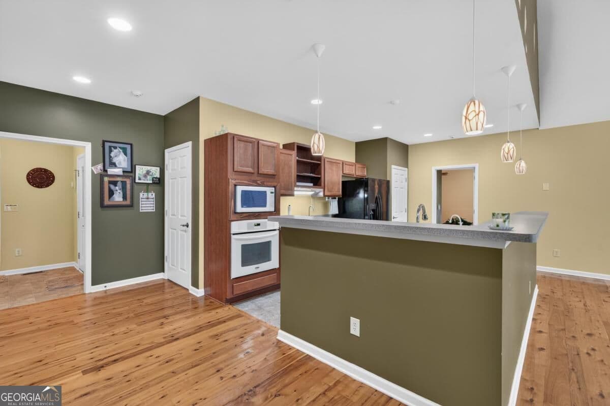 3 bedroom, 2 bathroom, 1,953 sq ft single family residence for sale at 265 E River Bend Drive, Eatonton, GA 31024 — photo 7