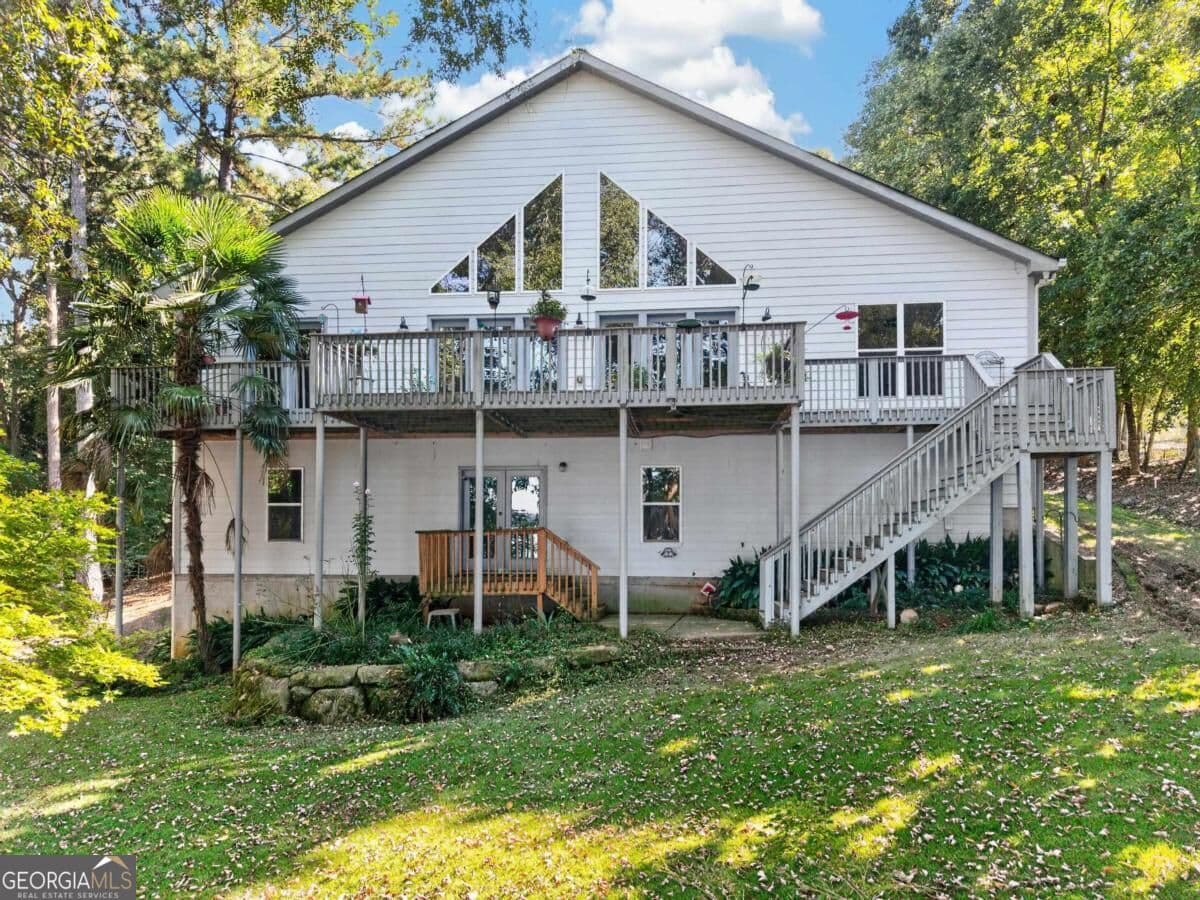 3 bedroom, 2 bathroom, 1,953 sq ft single family residence for sale at 265 E River Bend Drive, Eatonton, GA 31024 — photo 3