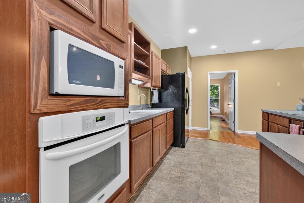3 bedroom, 2 bathroom, 1,953 sq ft single family residence for sale at 265 E River Bend Drive, Eatonton, GA 31024 — photo 9