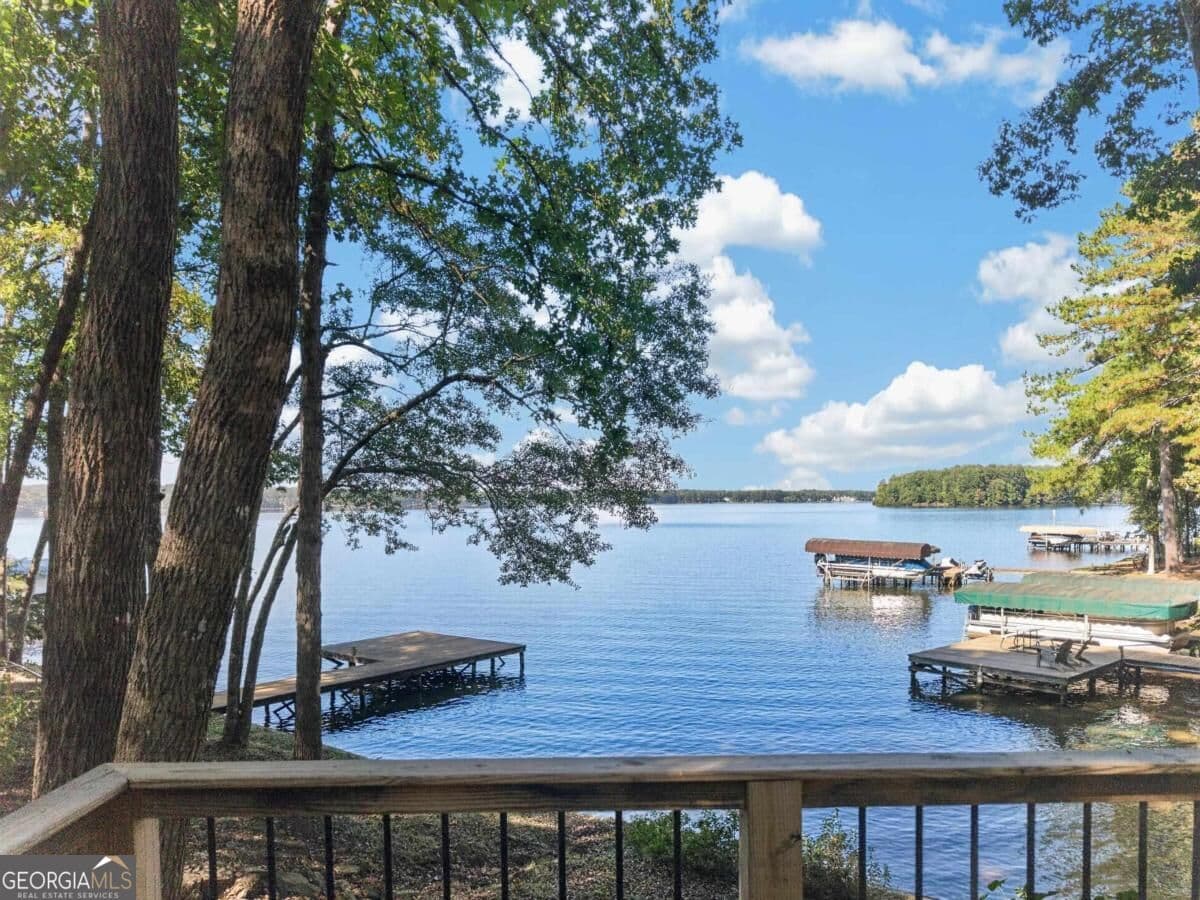 3 bedroom, 2 bathroom, 1,953 sq ft single family residence for sale at 265 E River Bend Drive, Eatonton, GA 31024 — photo 4