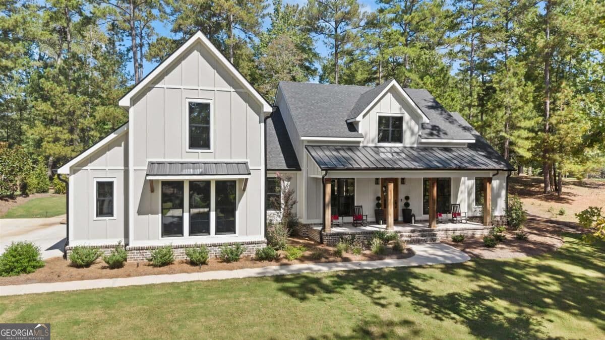 5 bedroom, 4.5 bathroom, 3,381 sq ft single family residence for sale at 1211 Turnberry Circle, Greensboro, GA 30642 — photo 2