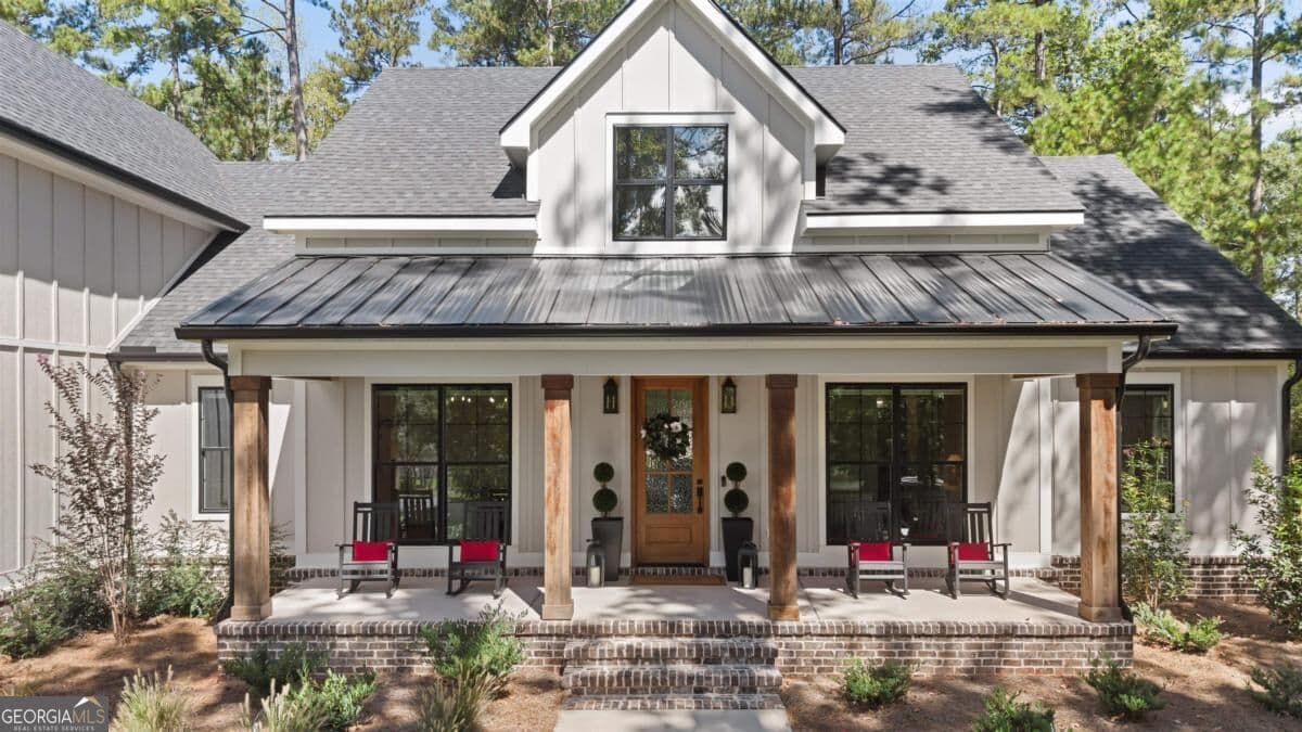 5 bedroom, 4.5 bathroom, 3,381 sq ft single family residence for sale at 1211 Turnberry Circle, Greensboro, GA 30642 — photo 3