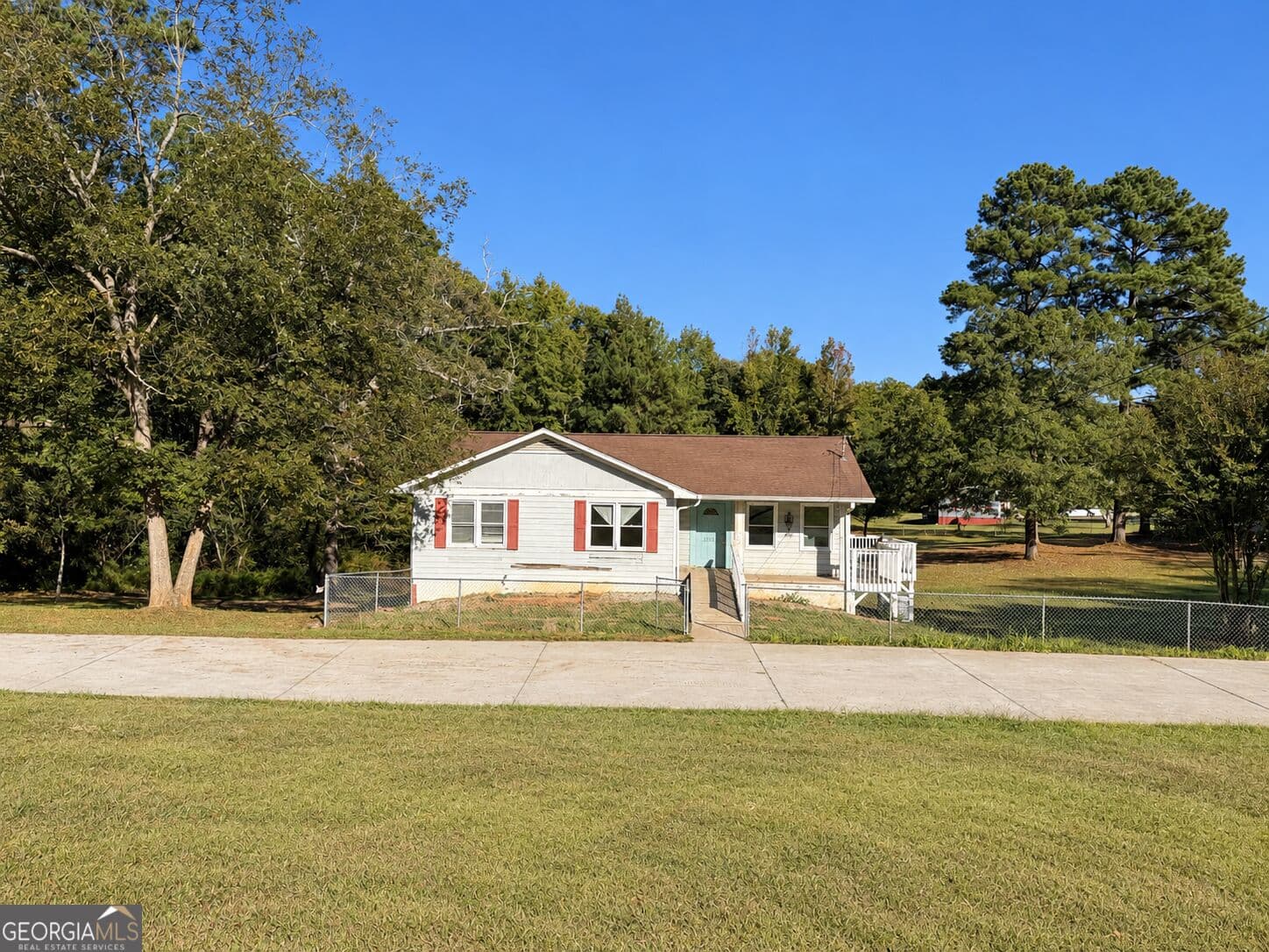 4 bedroom, 3 bathroom, 2,328 sq ft single family residence for sale at 1081 Travis Drive, Watkinsville, GA 30677