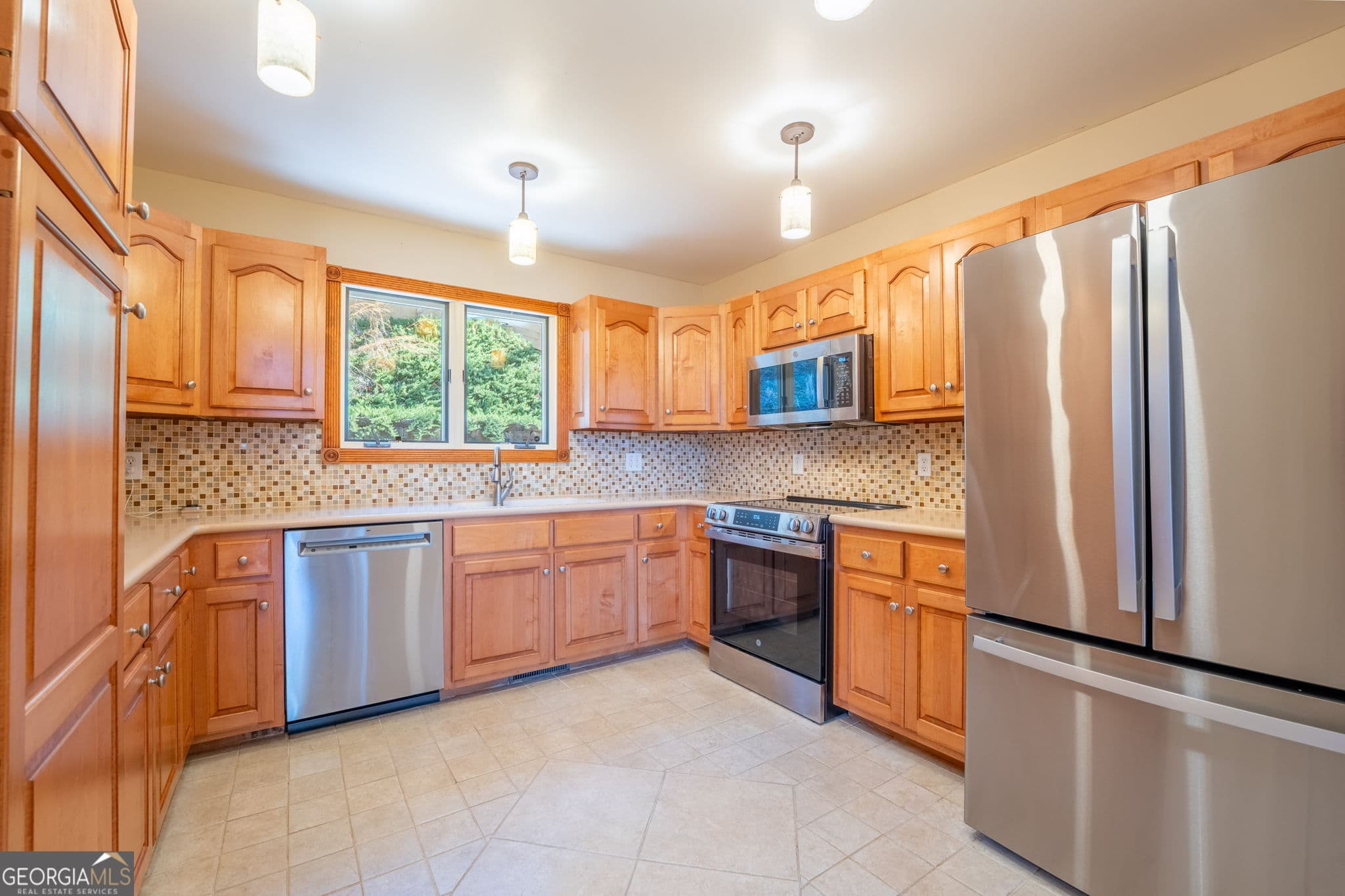 3 bedroom, 2 bathroom, 1,704 sq ft cabin,single family residence for sale at 44 Juniper Trail, Clayton, GA 30525 — photo 3
