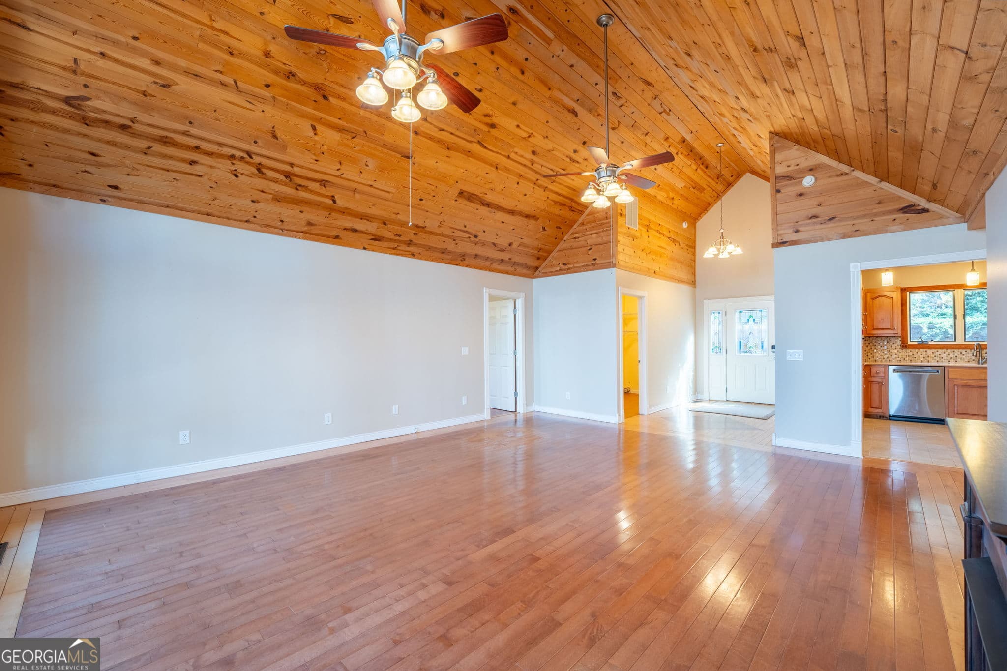 3 bedroom, 2 bathroom, 1,704 sq ft cabin,single family residence for sale at 44 Juniper Trail, Clayton, GA 30525 — photo 9