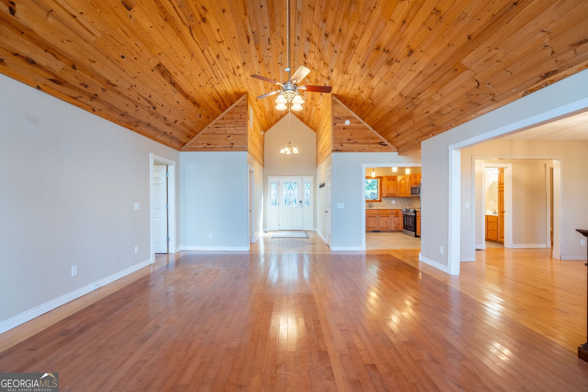 3 bedroom, 2 bathroom, 1,704 sq ft cabin,single family residence for sale at 44 Juniper Trail, Clayton, GA 30525 — photo 10