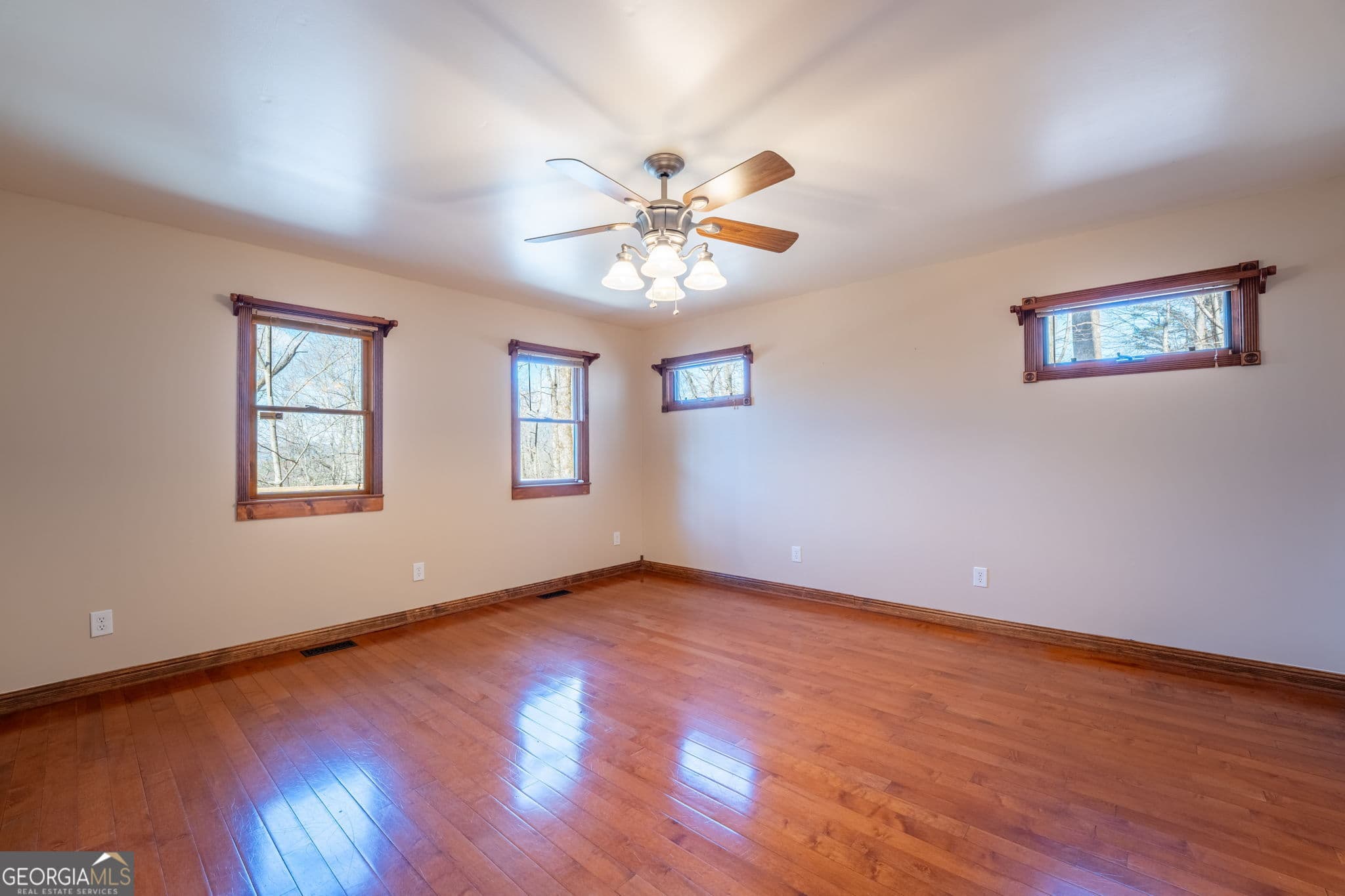 3 bedroom, 2 bathroom, 1,704 sq ft cabin,single family residence for sale at 44 Juniper Trail, Clayton, GA 30525 — photo 4