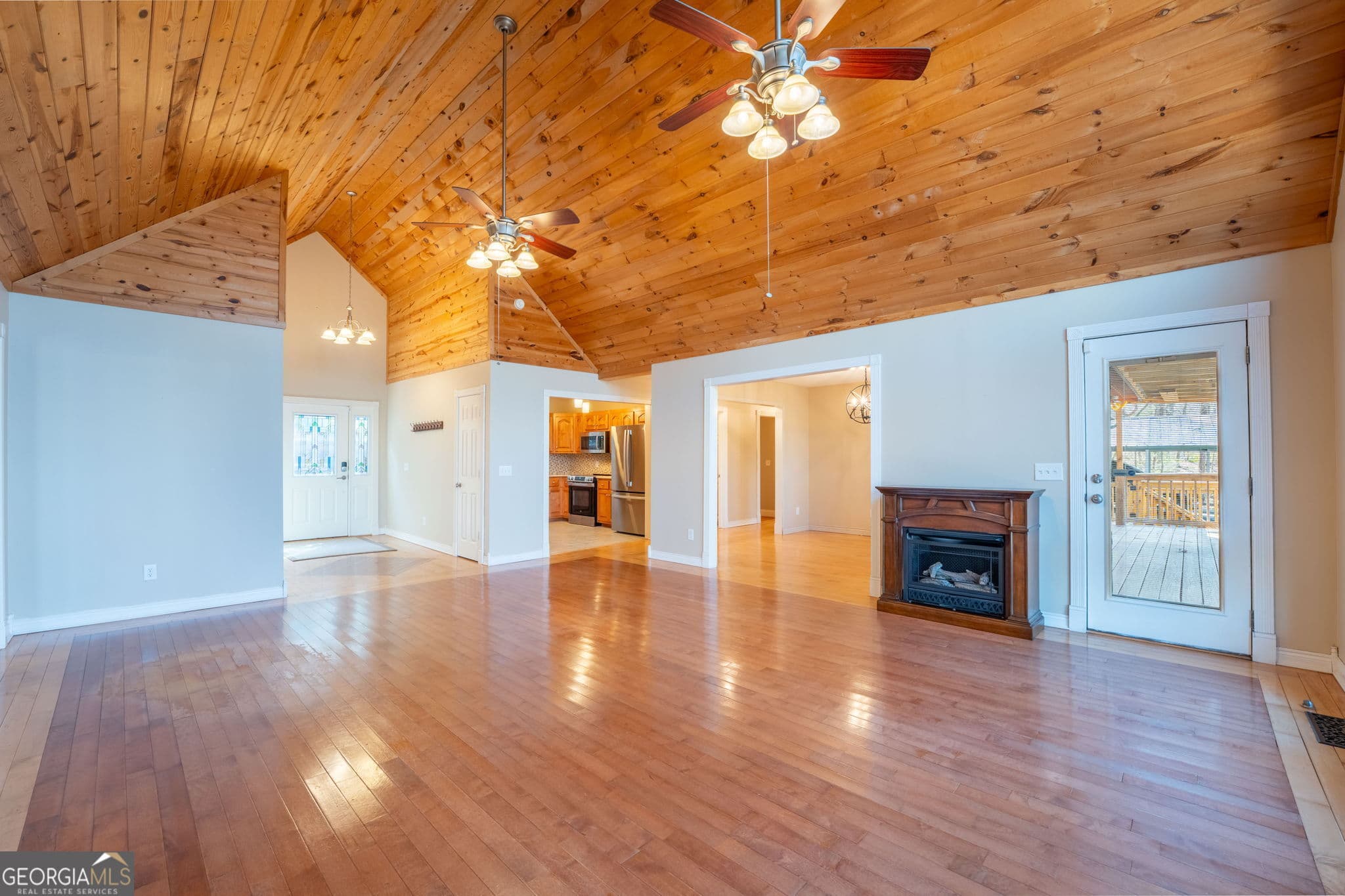 3 bedroom, 2 bathroom, 1,704 sq ft cabin,single family residence for sale at 44 Juniper Trail, Clayton, GA 30525 — photo 8