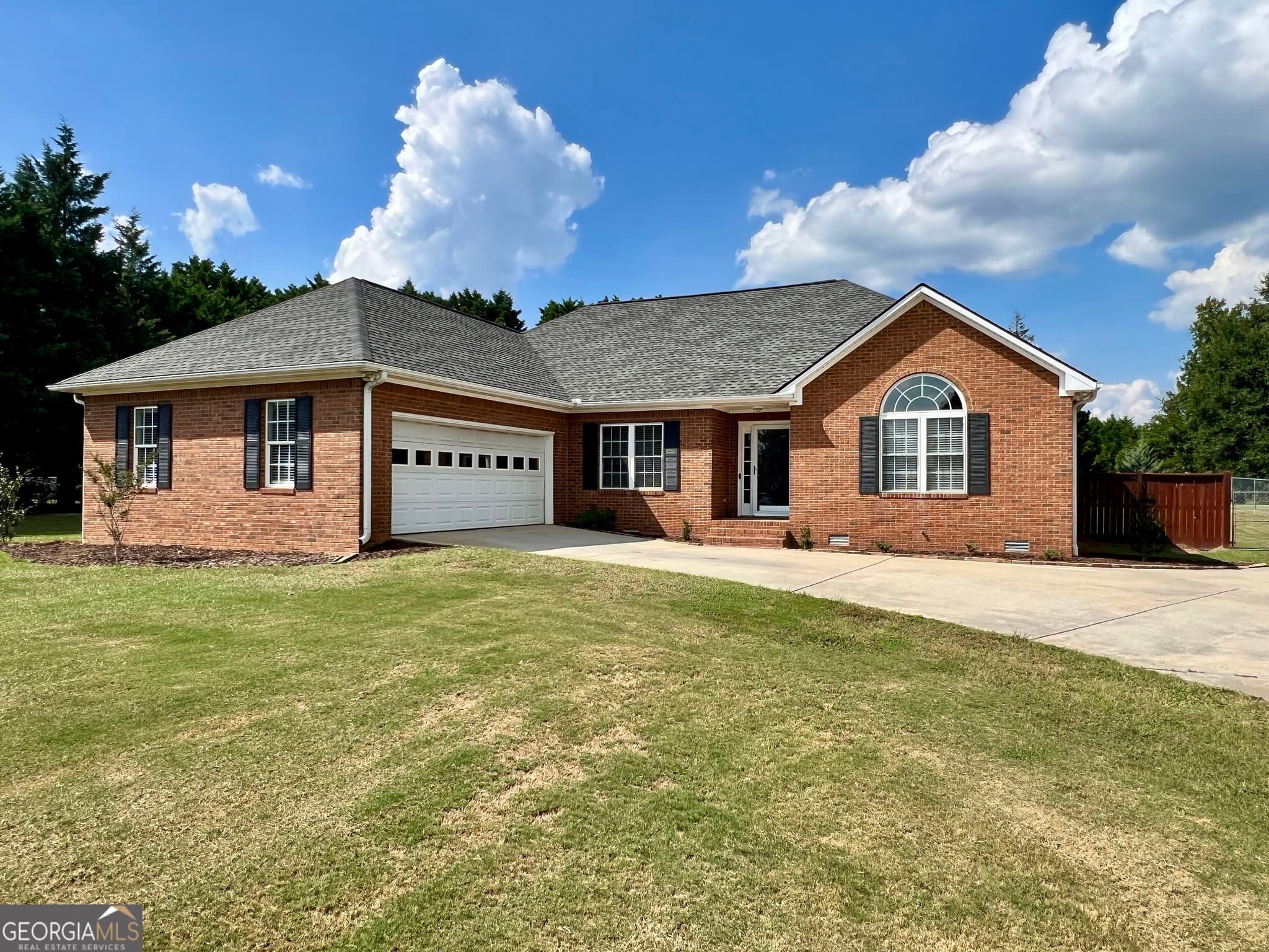3 bedroom, 2 bathroom, 1,923 sq ft single family residence for sale at 75 Kristin Court, Colbert, GA 30628 — photo 2