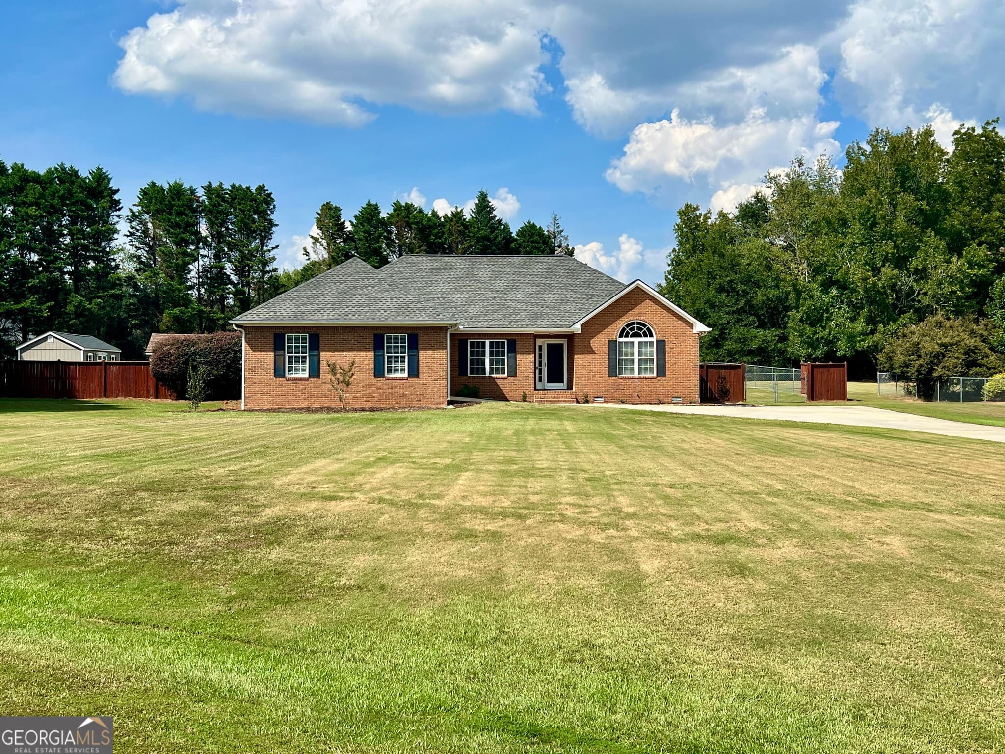3 bedroom, 2 bathroom, 1,923 sq ft single family residence for sale at 75 Kristin Court, Colbert, GA 30628 — photo 3