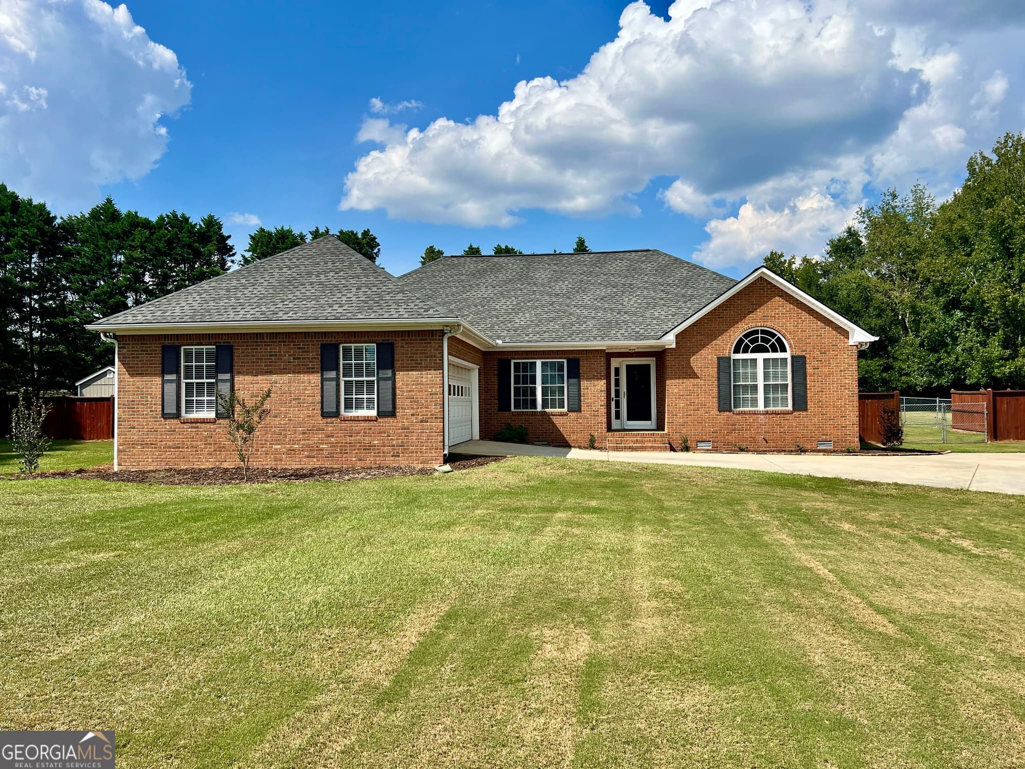 3 bedroom, 2 bathroom, 1,923 sq ft single family residence for sale at 75 Kristin Court, Colbert, GA 30628 — photo 1 of 41