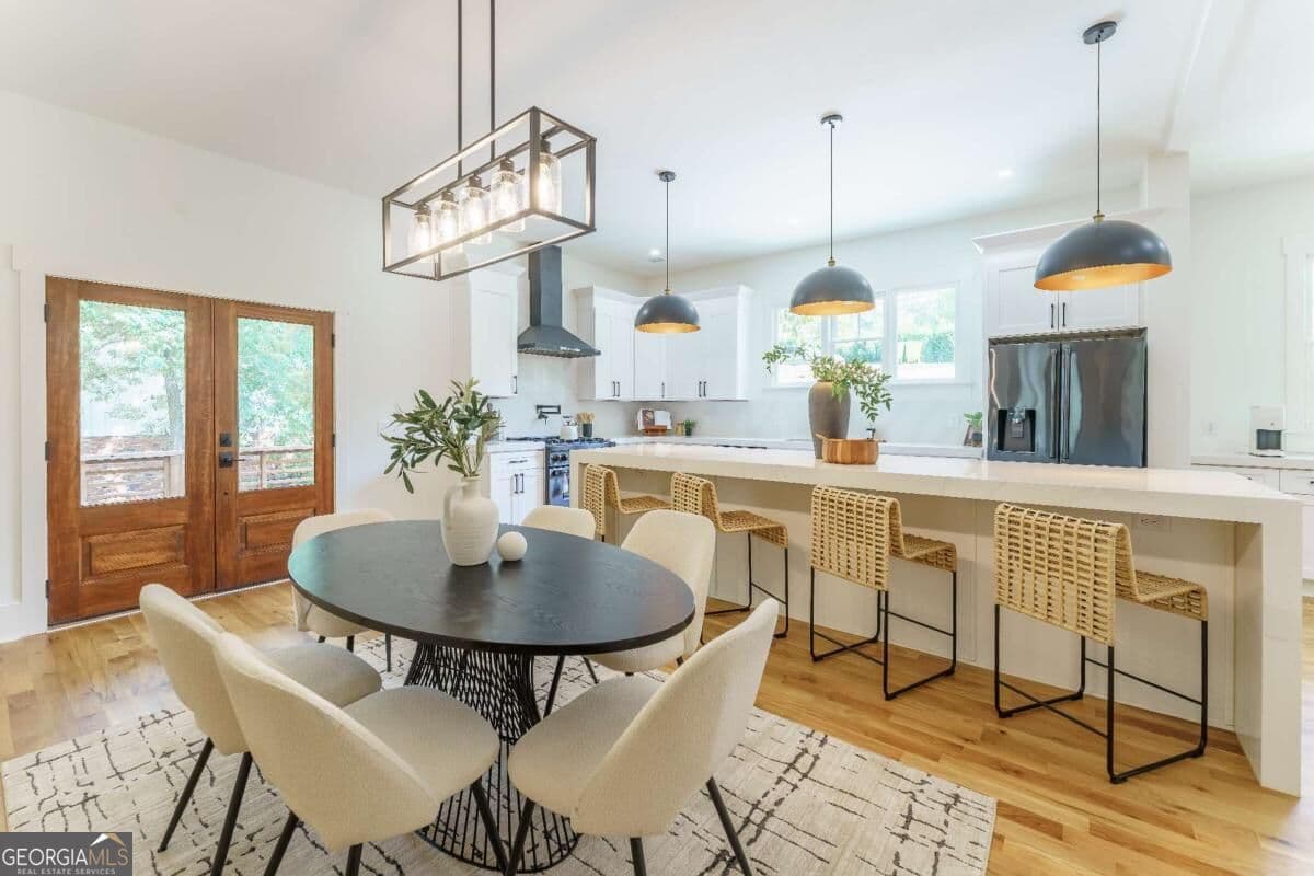 6 bedroom, 6 bathroom, 5,519 sq ft single family residence for sale at 6434 Cherry Tree Lane, Sandy Springs, GA 30328 — photo 5