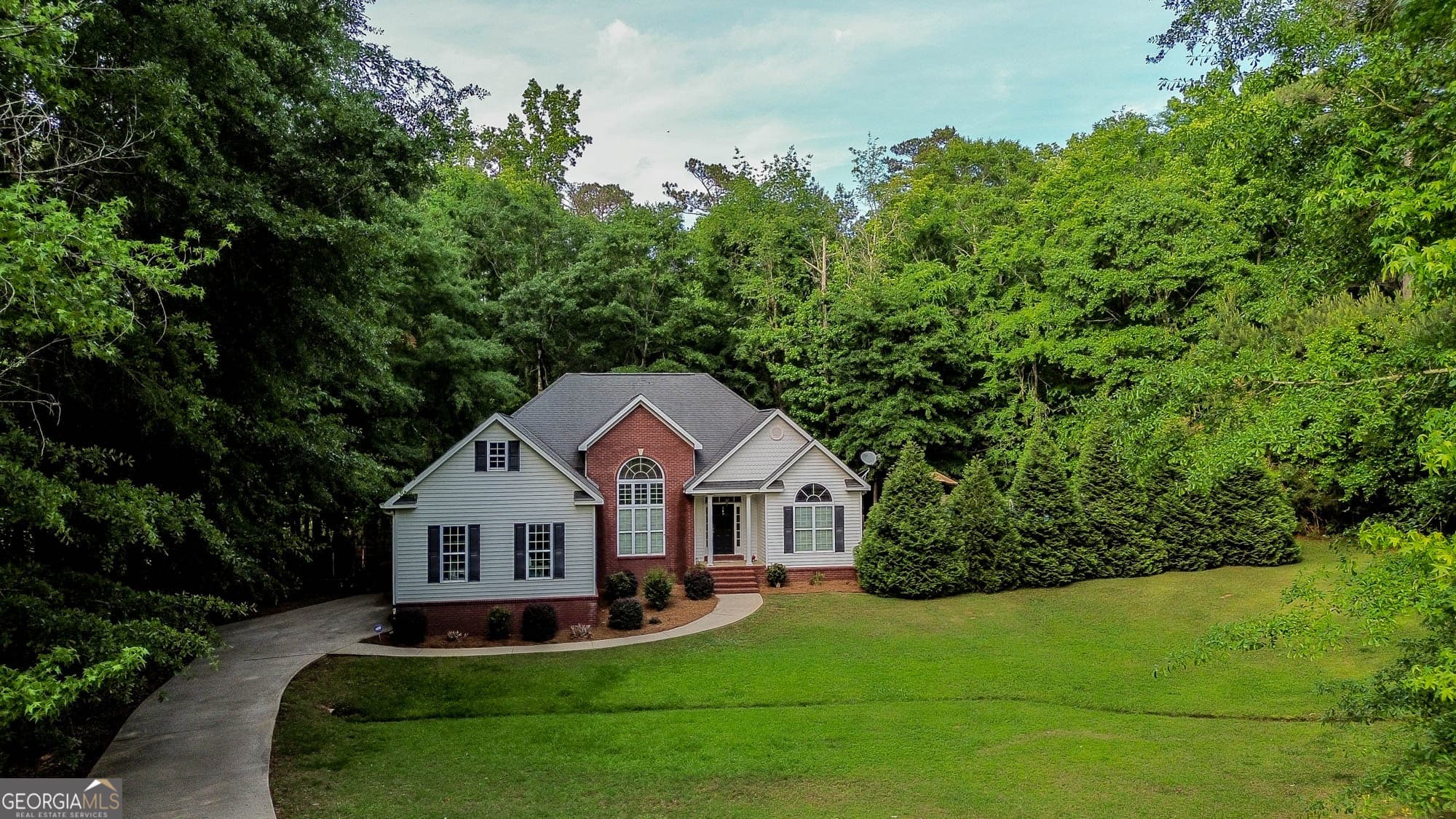 3 bedroom, 2 bathroom, 2,020 sq ft single family residence for sale at 104 Dogwood Point, Eatonton, GA 31024 — photo 2