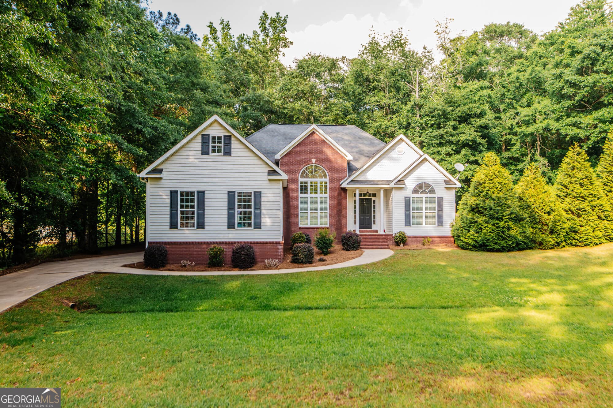 3 bedroom, 2 bathroom, 2,020 sq ft single family residence for sale at 104 Dogwood Point, Eatonton, GA 31024