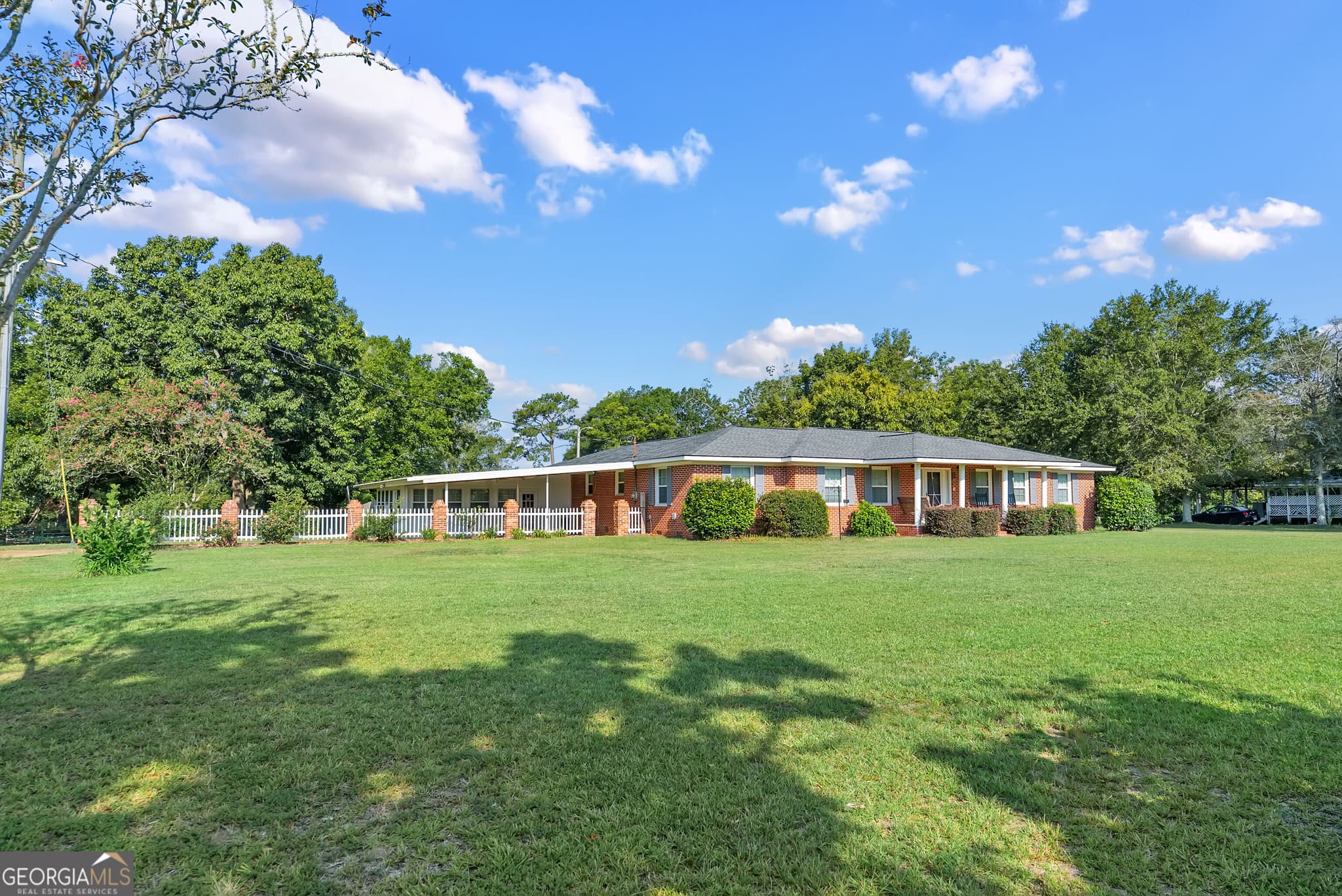 3 bedroom, 2.5 bathroom, 2,162 sq ft single family residence for sale at 1069 Funston Sigsbee Road, Moultrie, GA 31768 — photo 2