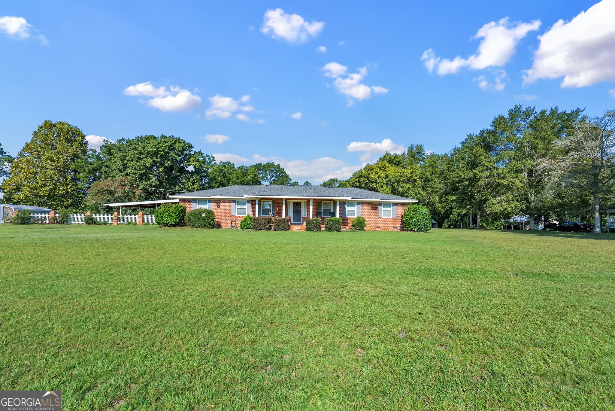 3 bedroom, 2.5 bathroom, 2,162 sq ft single family residence for sale at 1069 Funston Sigsbee Road, Moultrie, GA 31768 — photo 3