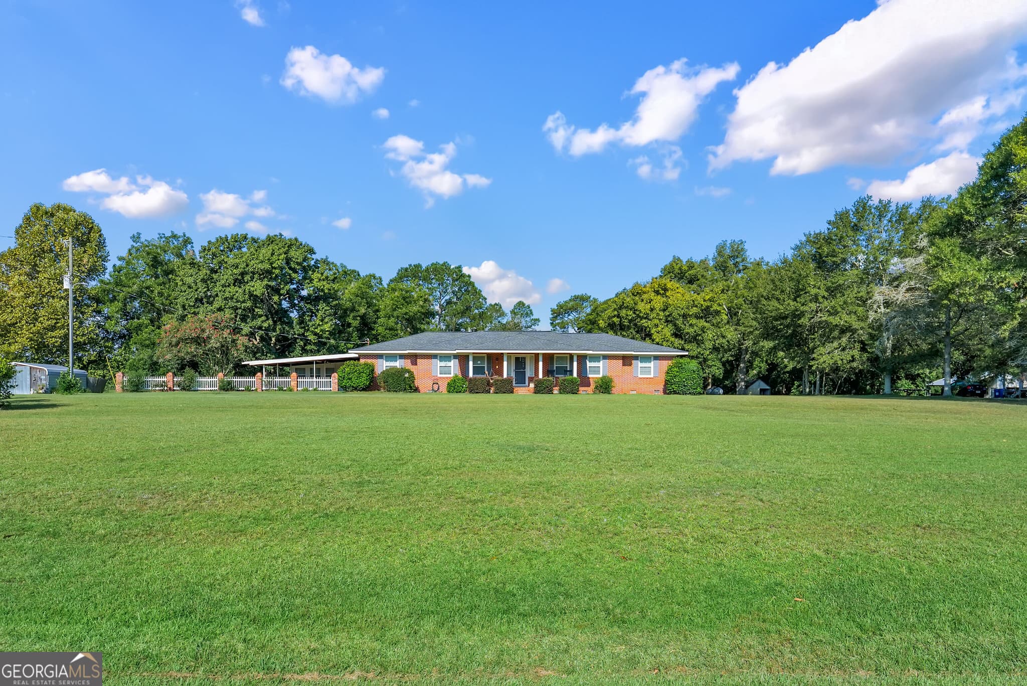 3 bedroom, 2.5 bathroom, 2,162 sq ft single family residence for sale at 1069 Funston Sigsbee Road, Moultrie, GA 31768