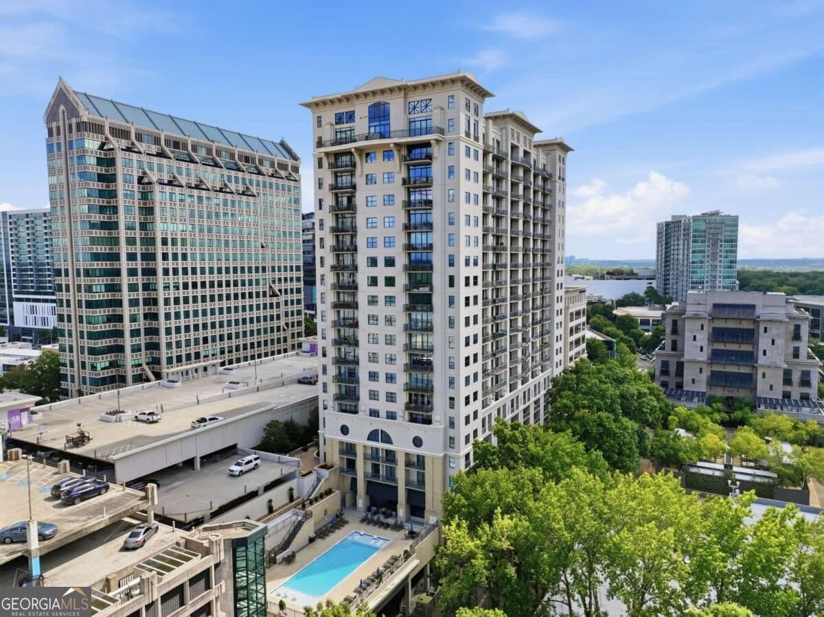 1 bedroom, 1 bathroom, 800 sq ft condominium for sale at 3040 Peachtree Road 709, Atlanta, GA 30305 — photo 2