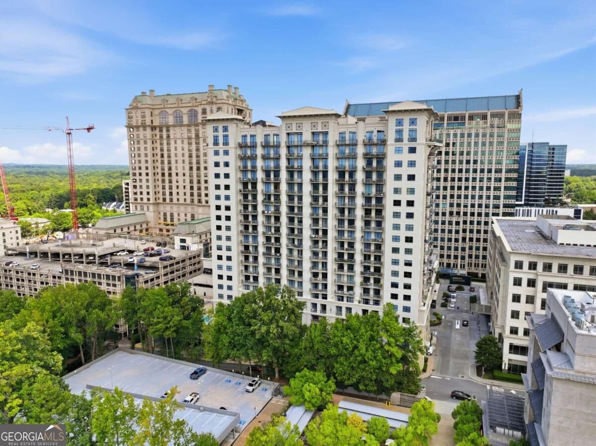 1 bedroom, 1 bathroom, 800 sq ft condominium for sale at 3040 Peachtree Road 709, Atlanta, GA 30305 — photo 3