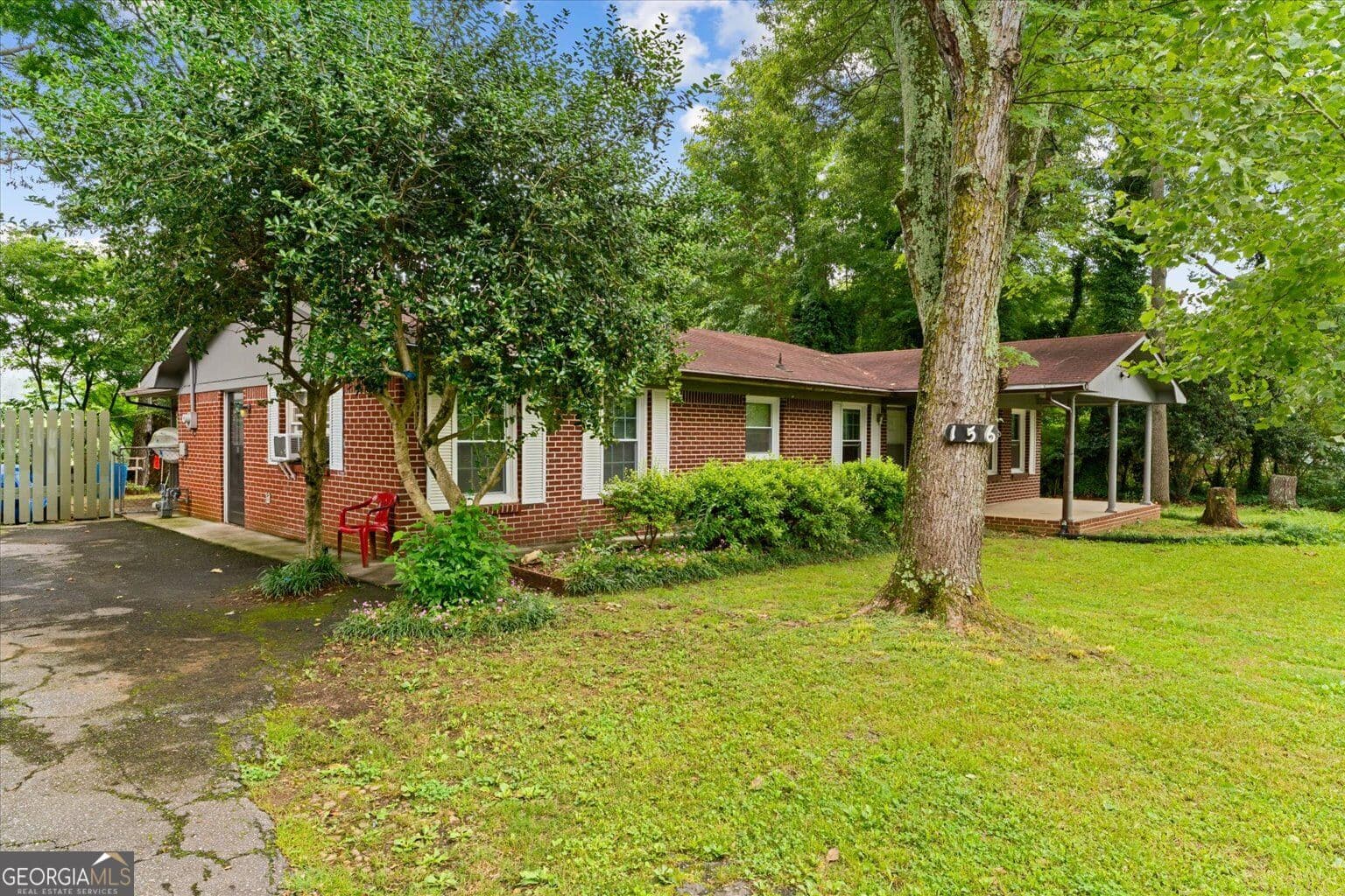 3 bedroom, 1 bathroom, 1,408 sq ft single family residence for sale at 156 NW Parker Road, Calhoun, GA 30701 — photo 2