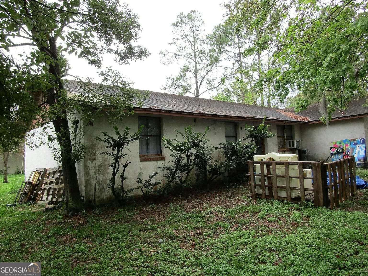 3 bedroom, 2 bathroom, 1,280 sq ft single family residence for sale at 10390 Minglewood Drive, Jacksonville, FL 32246 — photo 3