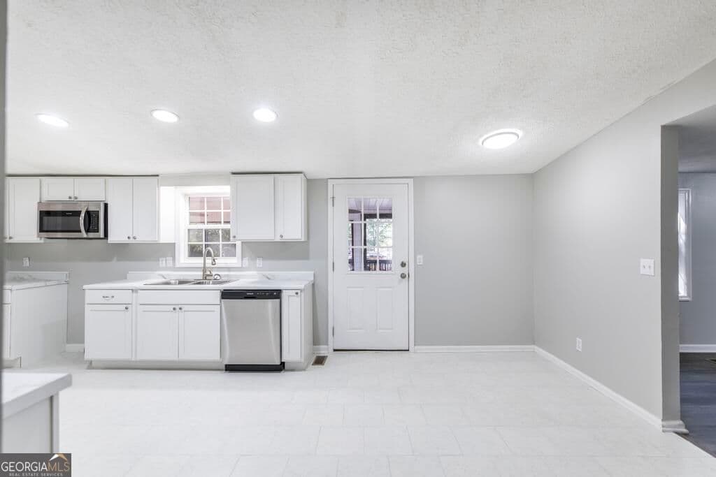 3 bedroom, 2 bathroom, 1,344 sq ft manufactured home,single family residence under contract at 100 Pine Street, Elko, GA 31025 — photo 6