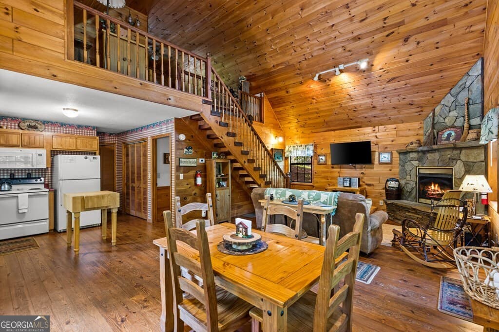 2 bedroom, 2 bathroom, 975 sq ft cabin,single family residence for sale at 135 The Builders Hill, Morganton, GA 30560 — photo 7