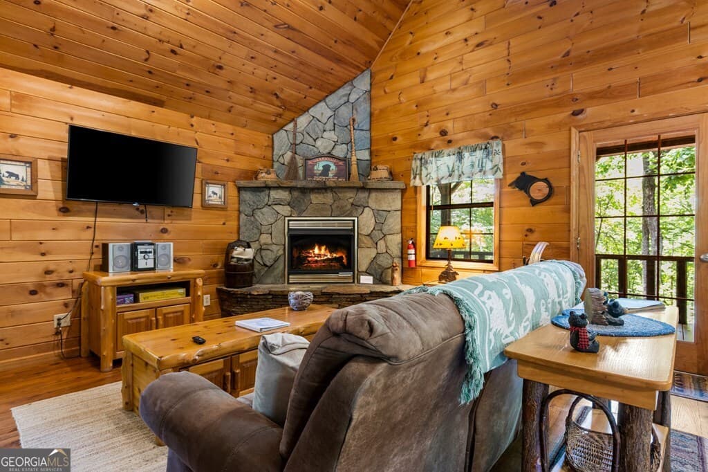 2 bedroom, 2 bathroom, 975 sq ft cabin,single family residence for sale at 135 The Builders Hill, Morganton, GA 30560 — photo 4