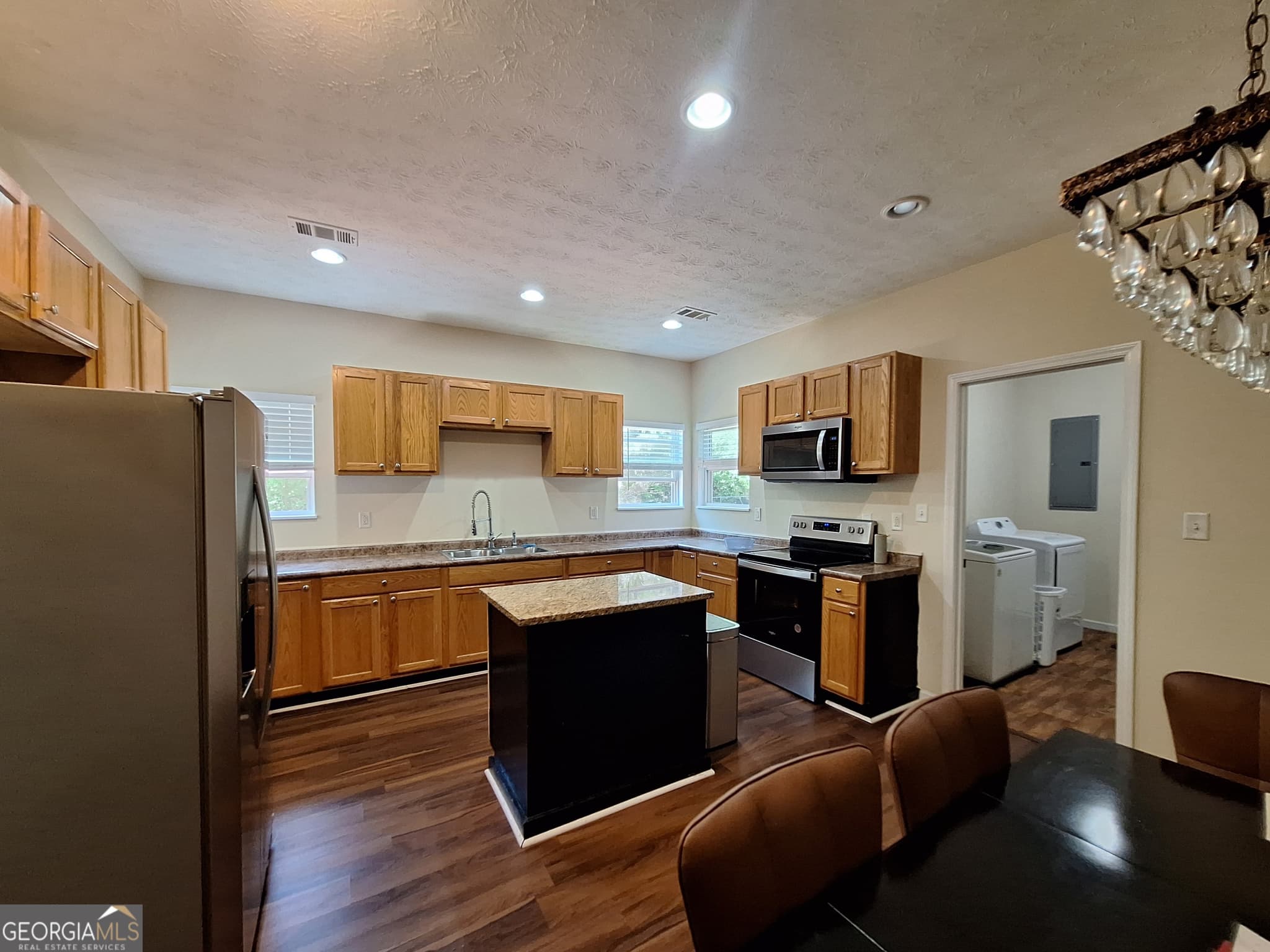 3 bedroom, 2 bathroom, 1,625 sq ft single family residence for sale at 806 Springfield Circle, Lafayette, AL 36862 — photo 7