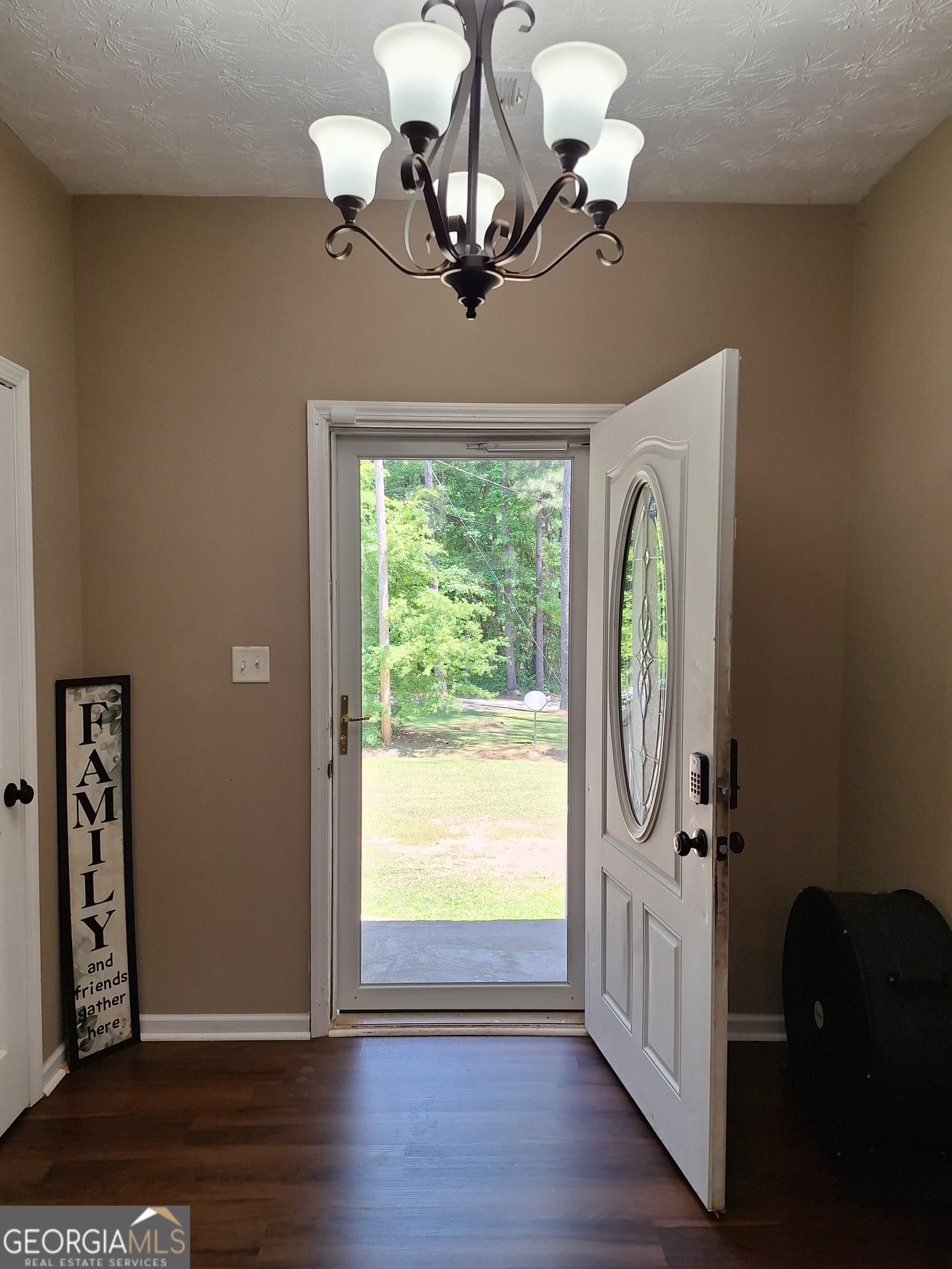 3 bedroom, 2 bathroom, 1,625 sq ft single family residence for sale at 806 Springfield Circle, Lafayette, AL 36862 — photo 5