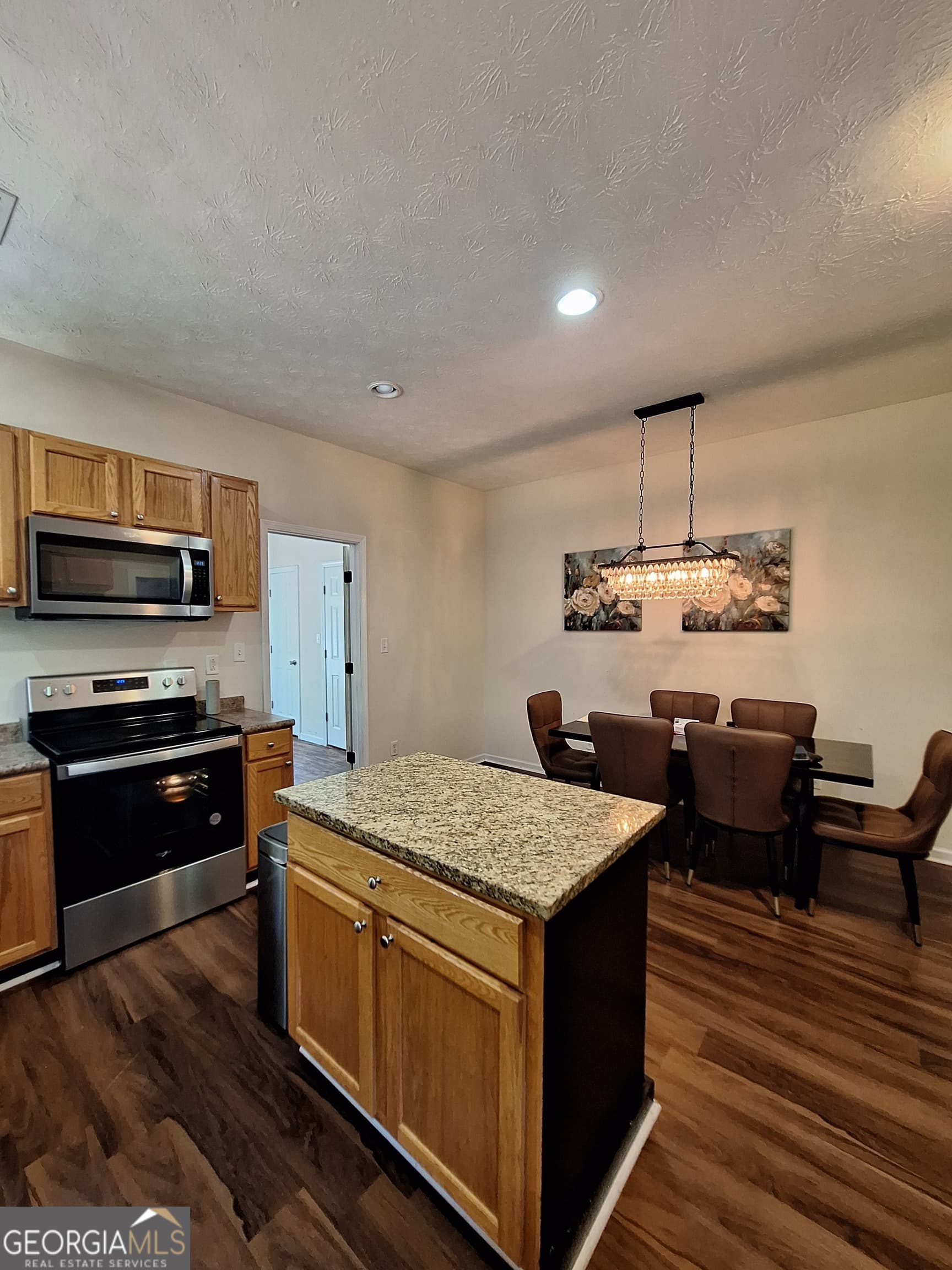 3 bedroom, 2 bathroom, 1,625 sq ft single family residence for sale at 806 Springfield Circle, Lafayette, AL 36862 — photo 9